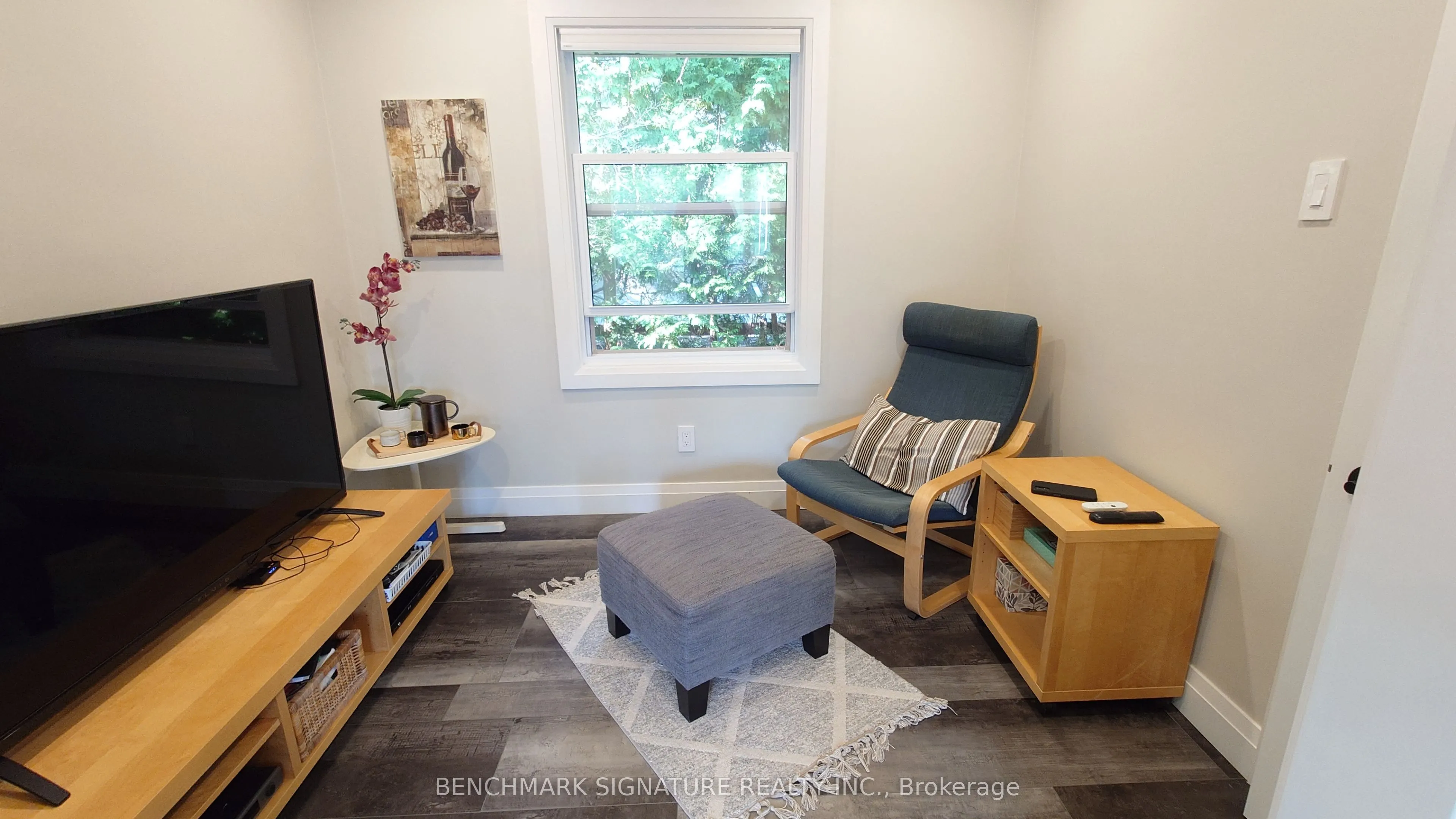 2 ALGONQUIN Crescent