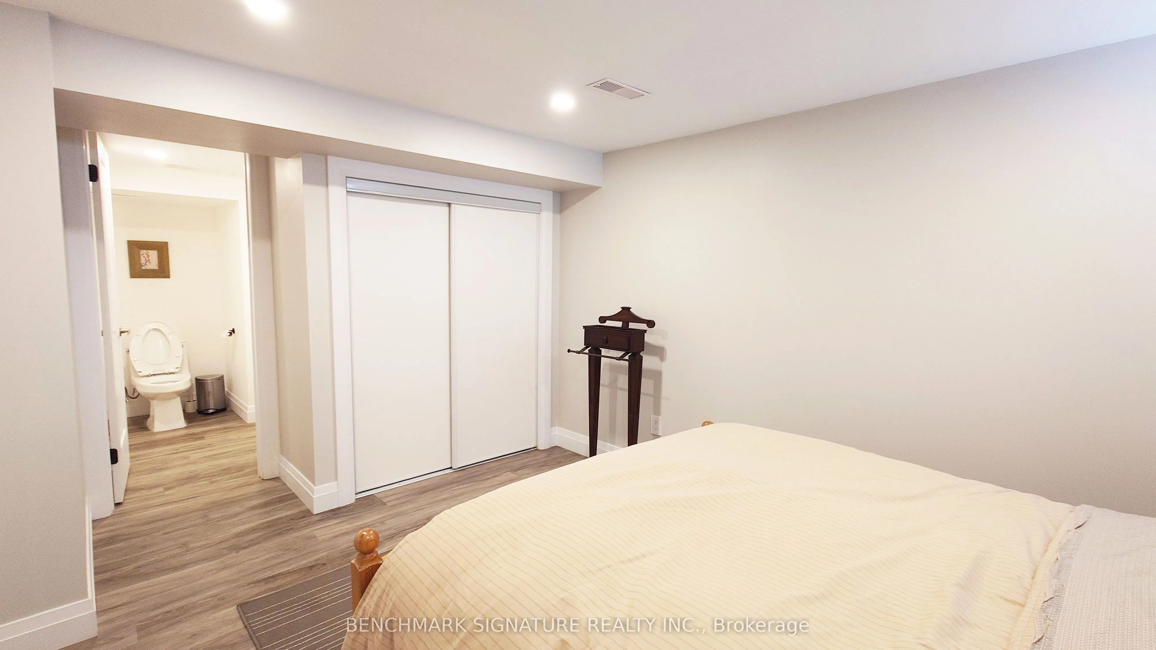 2 ALGONQUIN Crescent