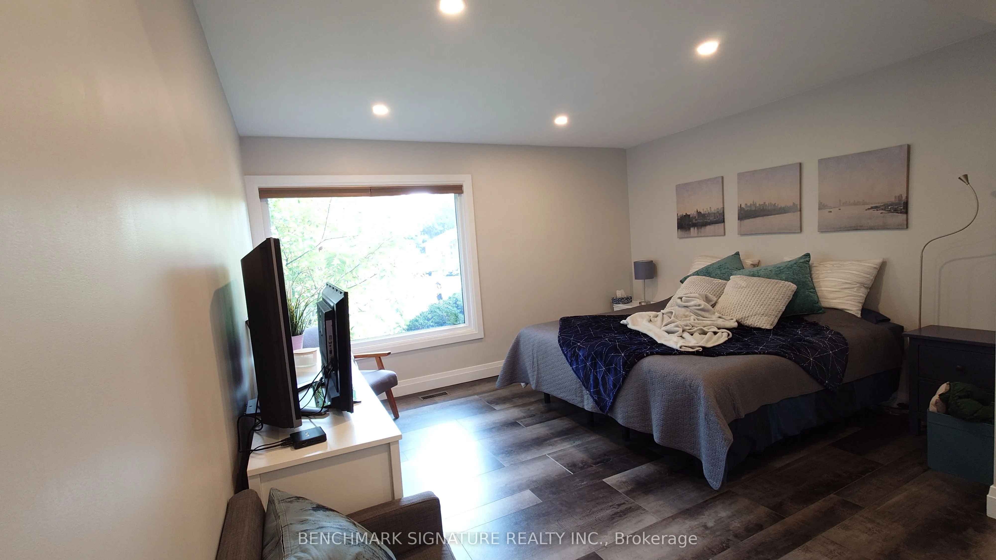 2 ALGONQUIN Crescent