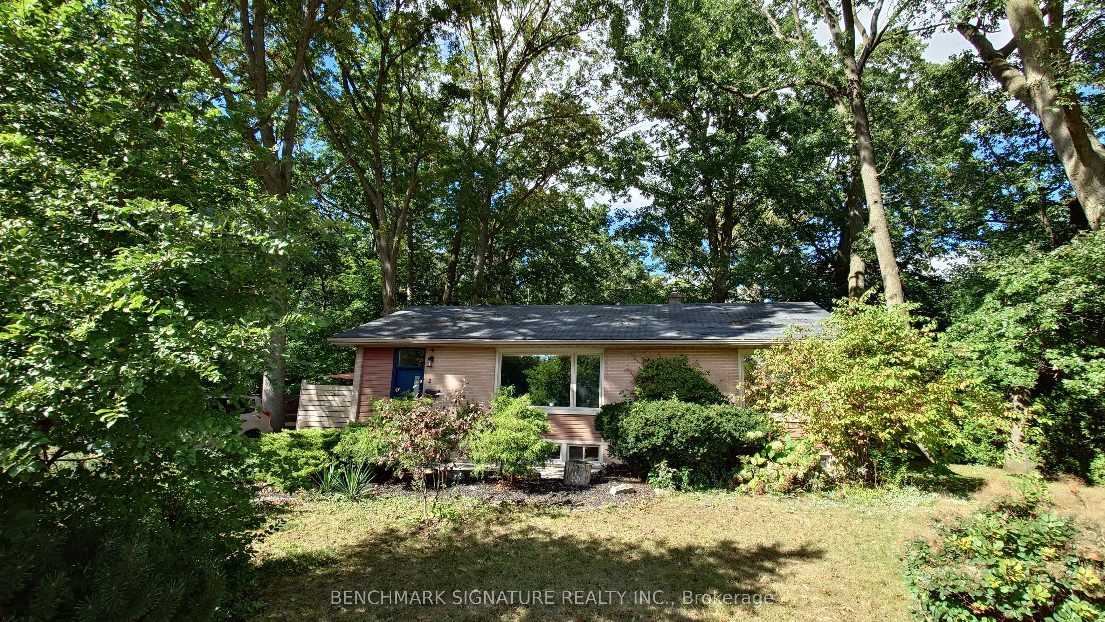 2 ALGONQUIN Crescent