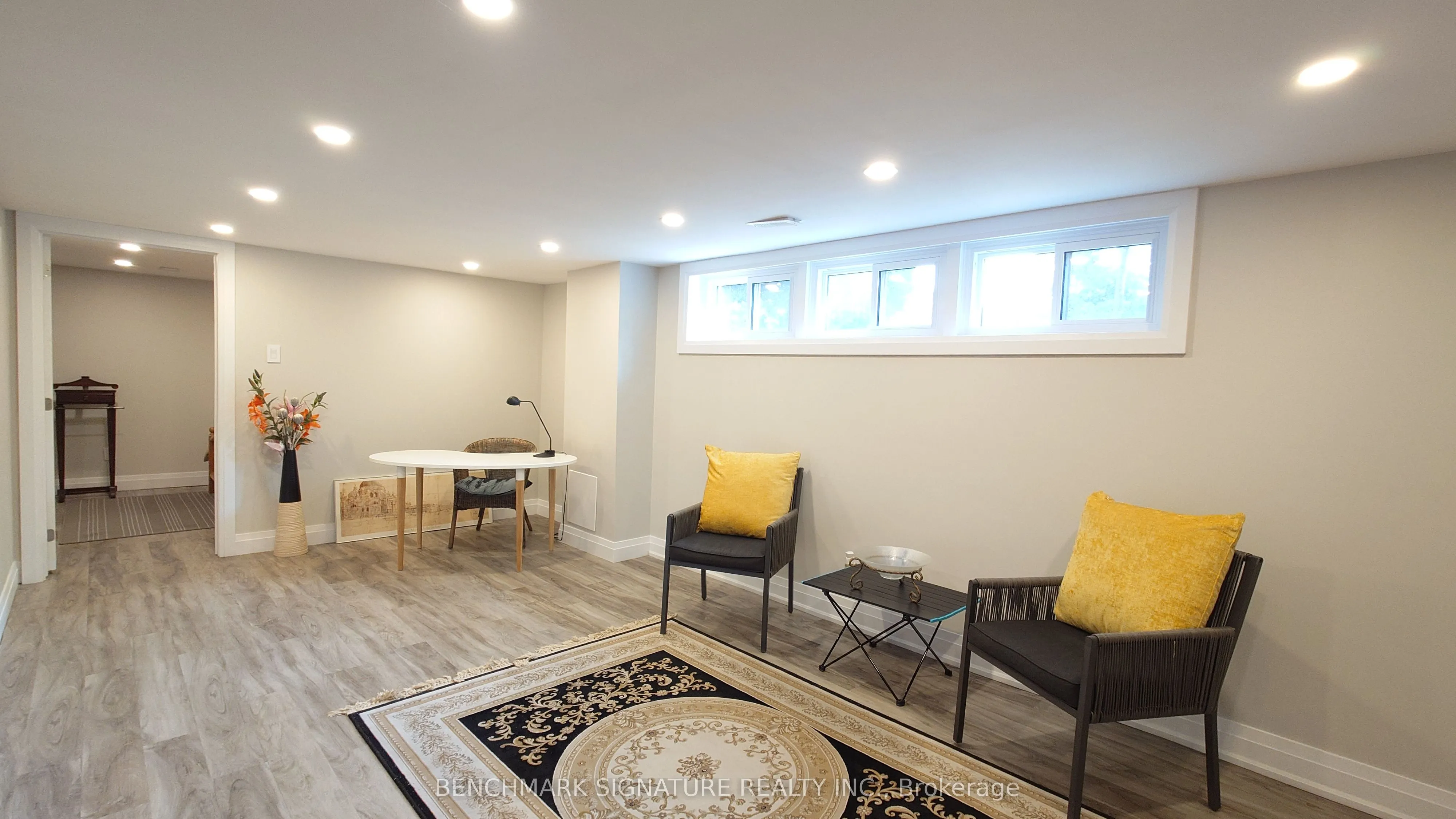 2 ALGONQUIN Crescent