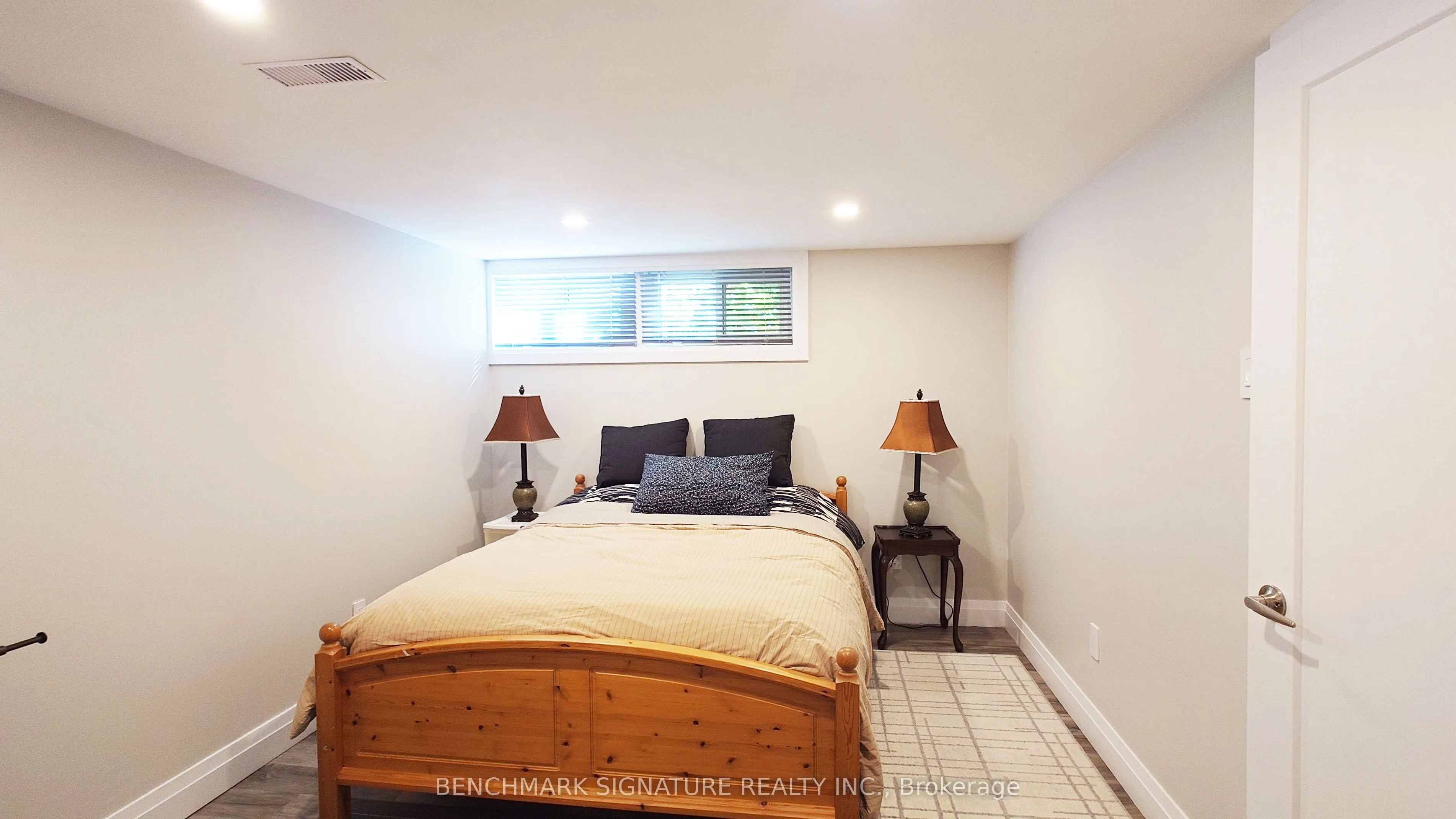2 ALGONQUIN Crescent