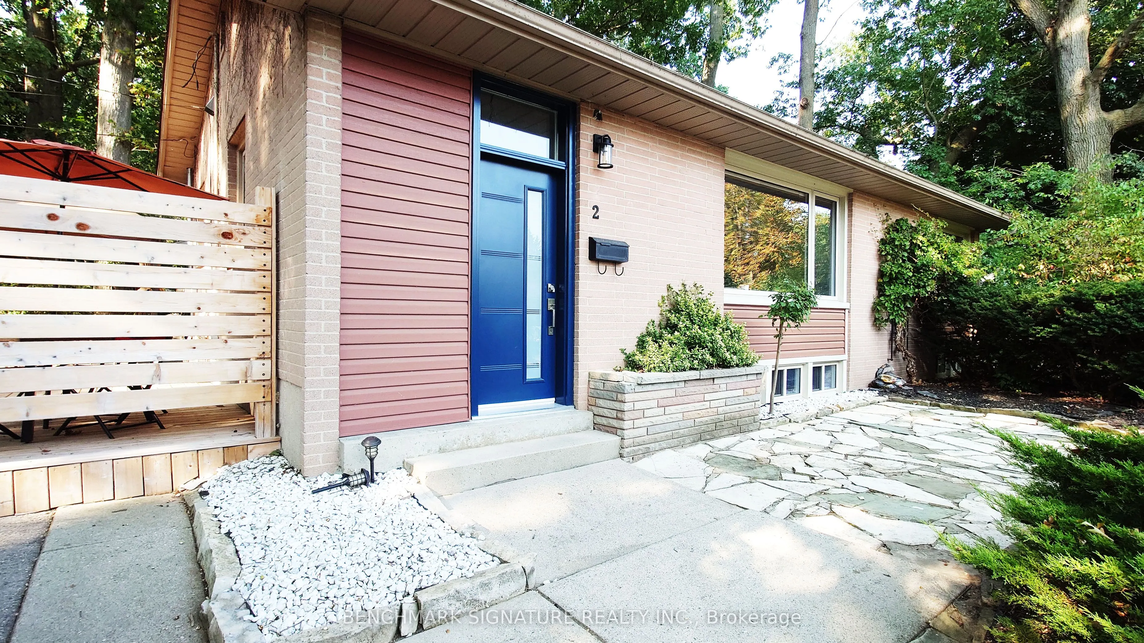 2 ALGONQUIN Crescent