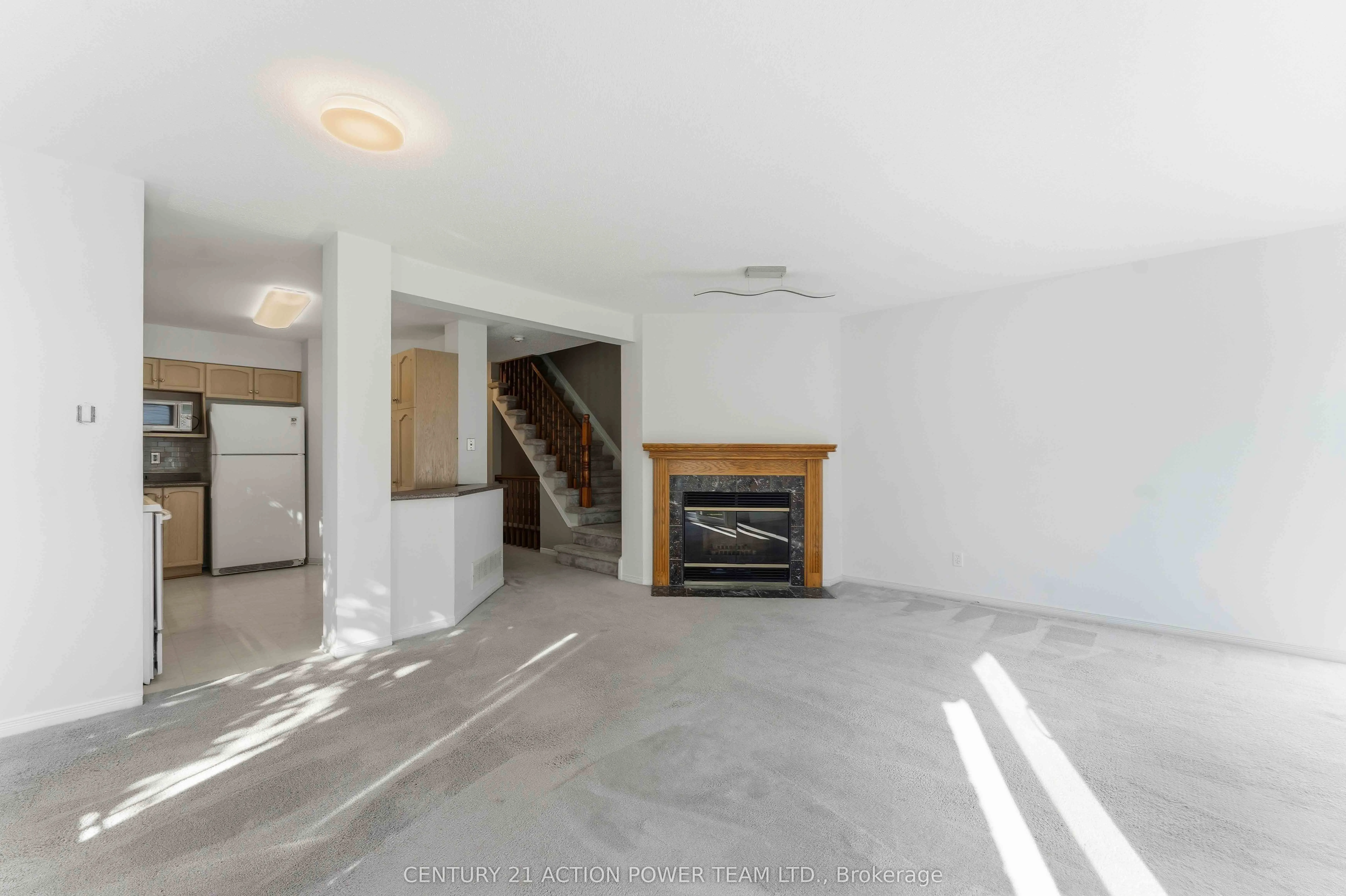 20 Woodford Way N