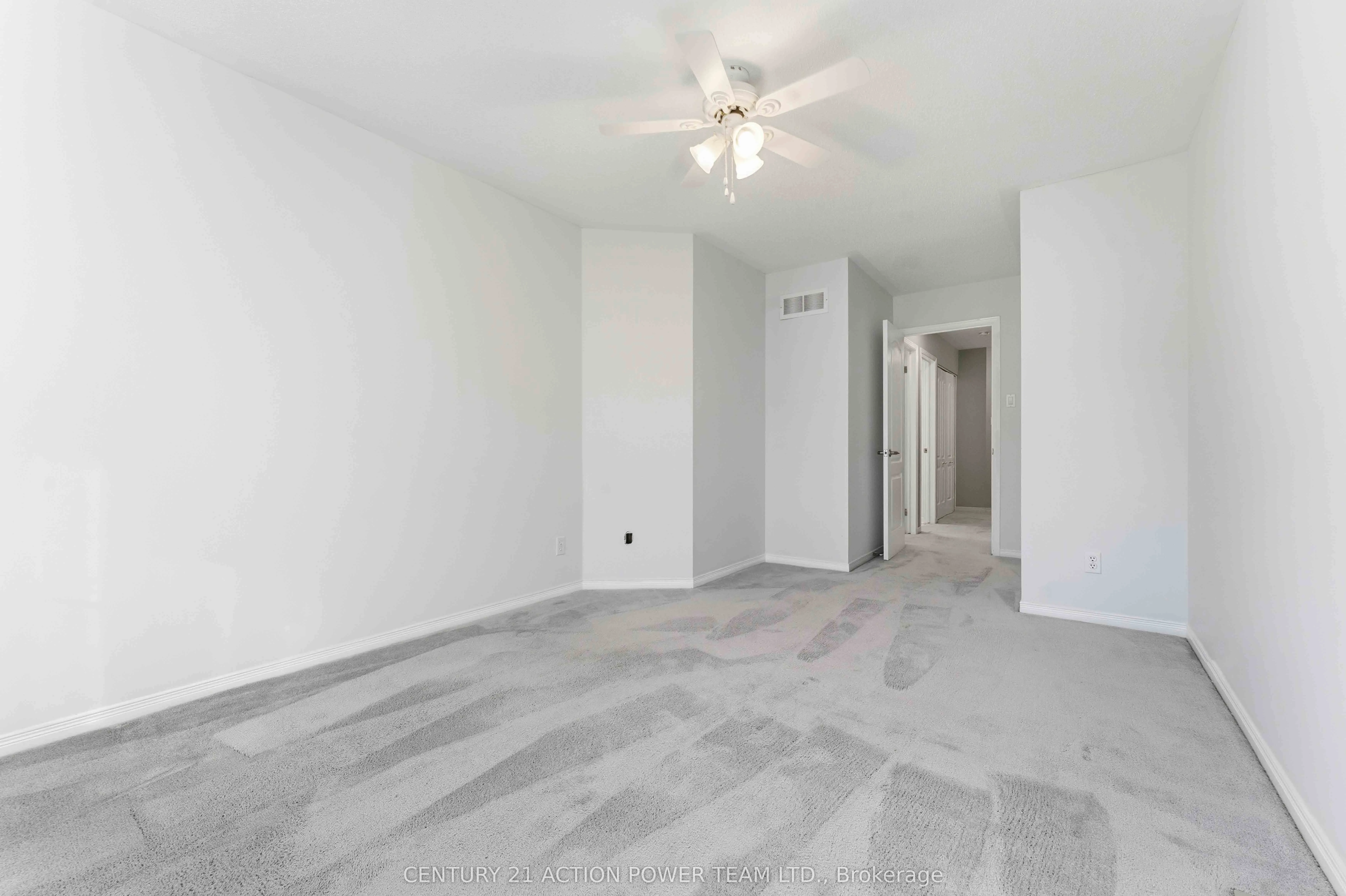20 Woodford Way N