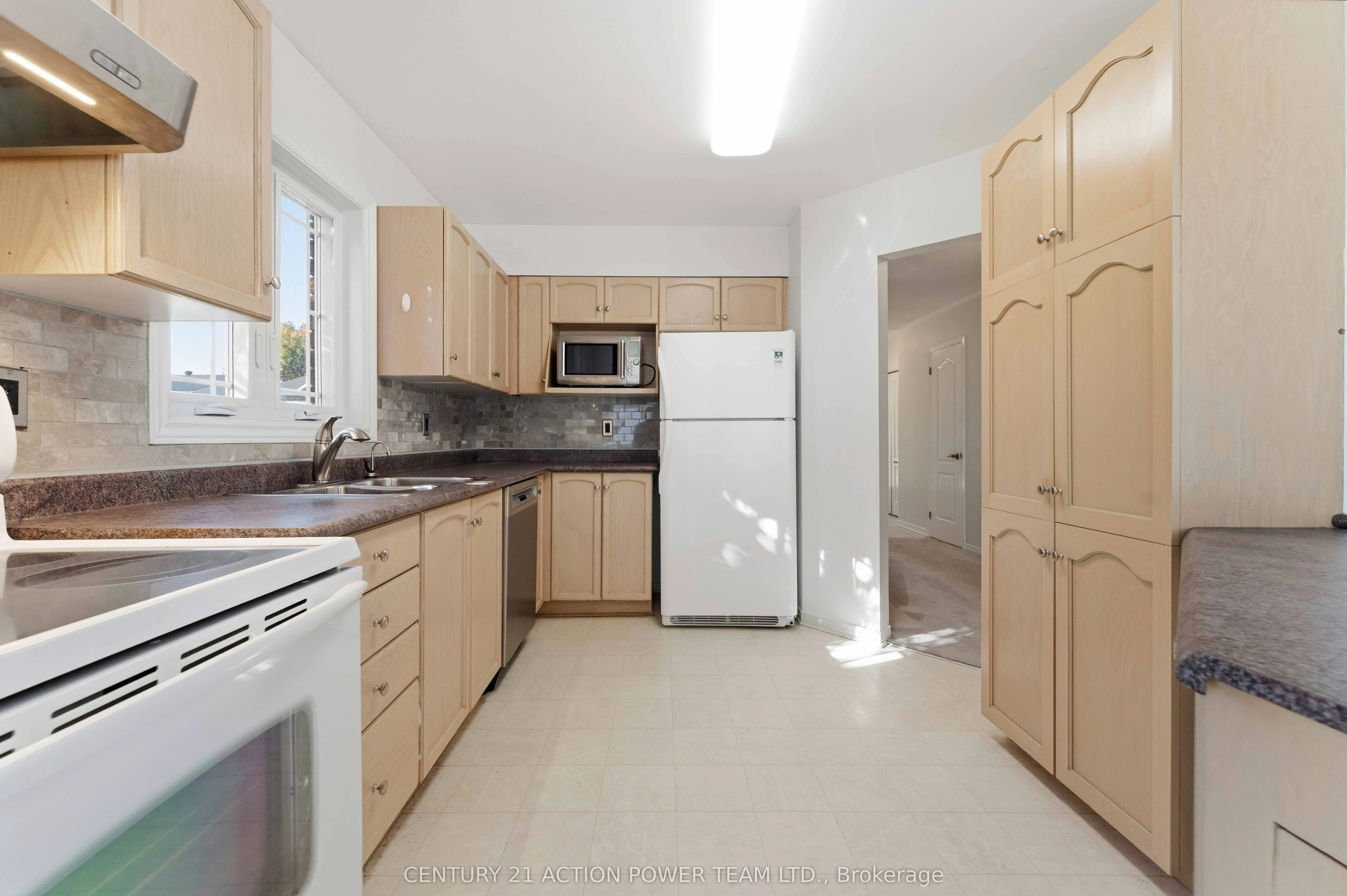 20 Woodford Way N