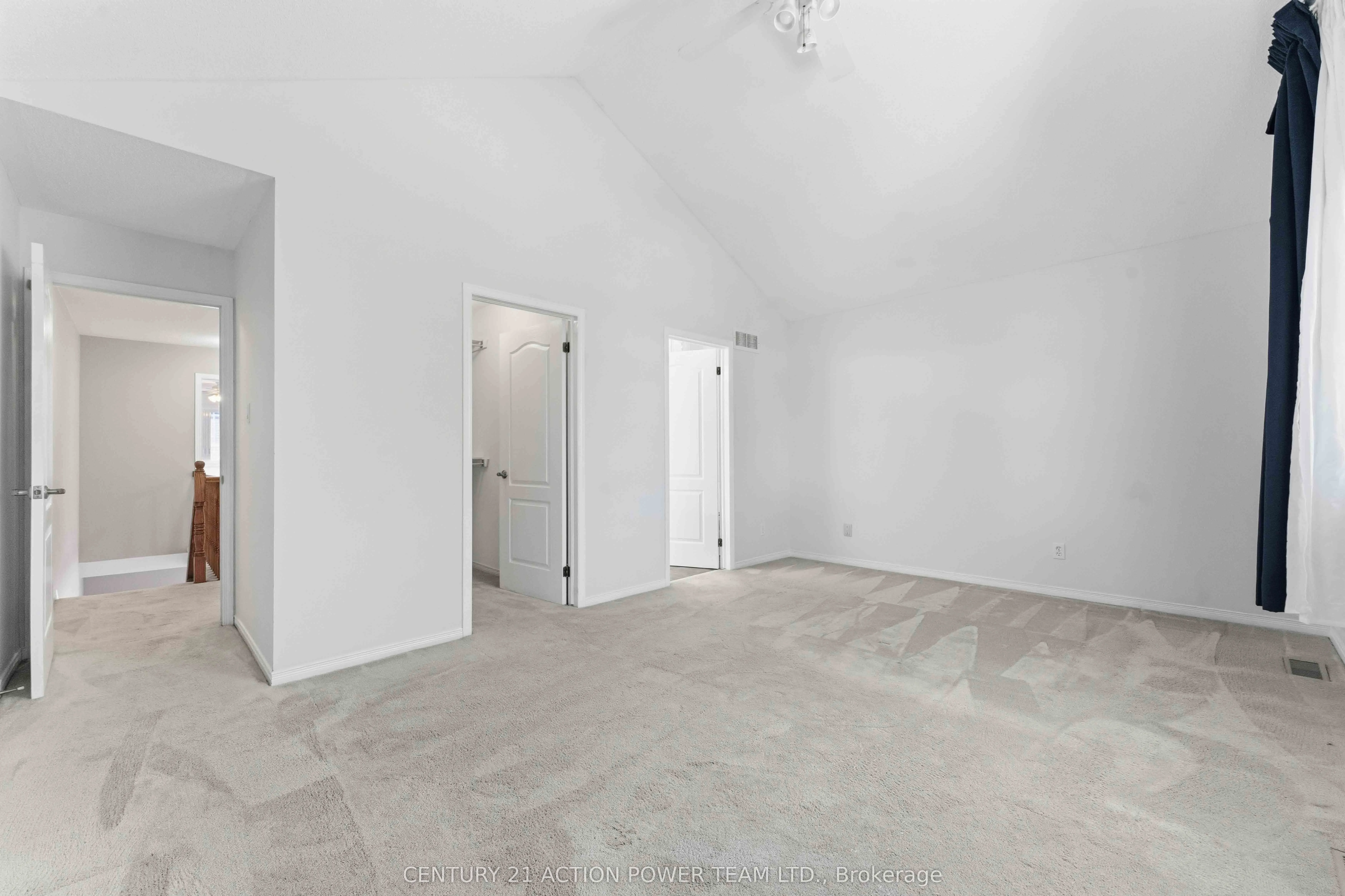 20 Woodford Way N