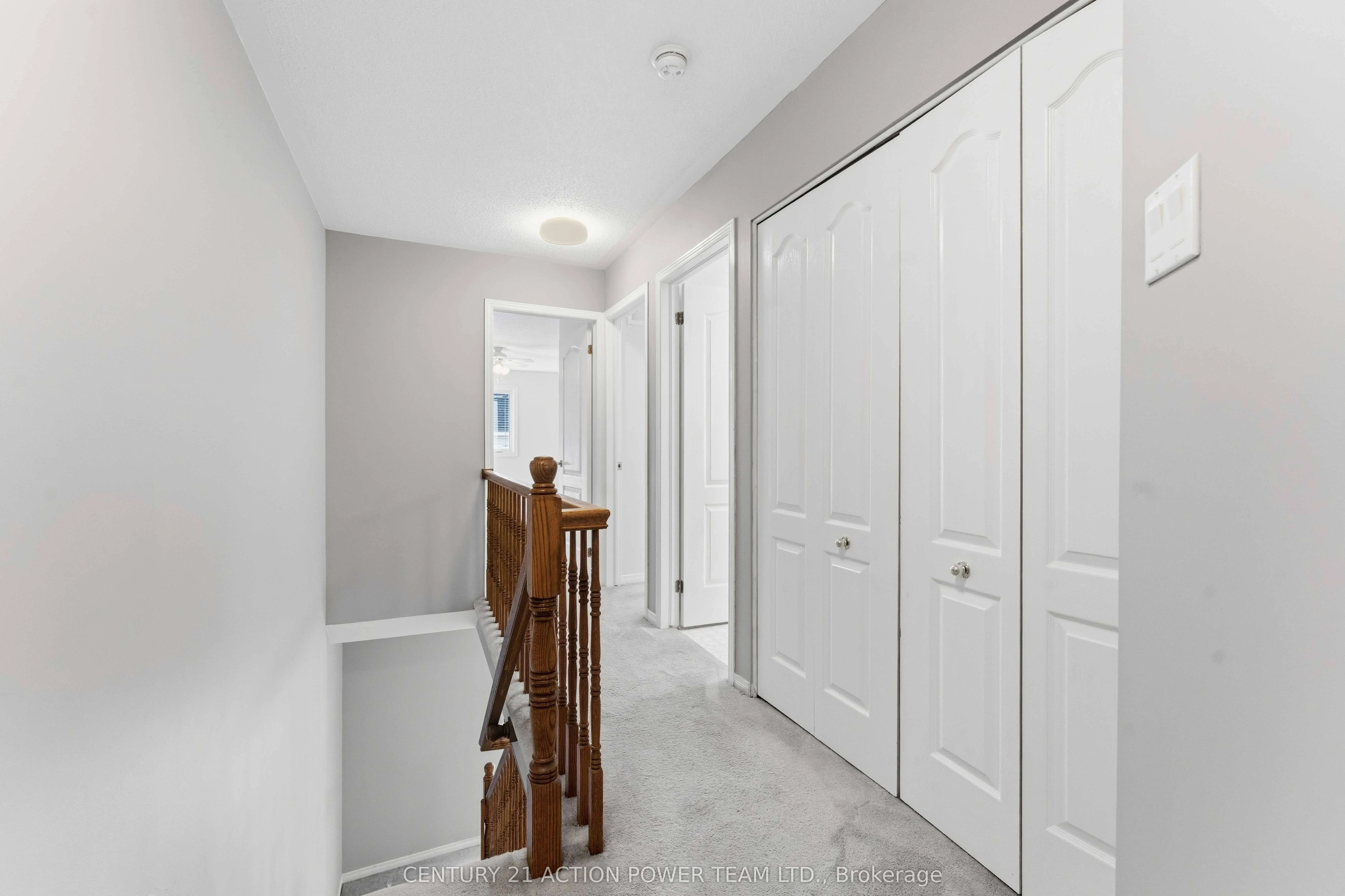 20 Woodford Way N