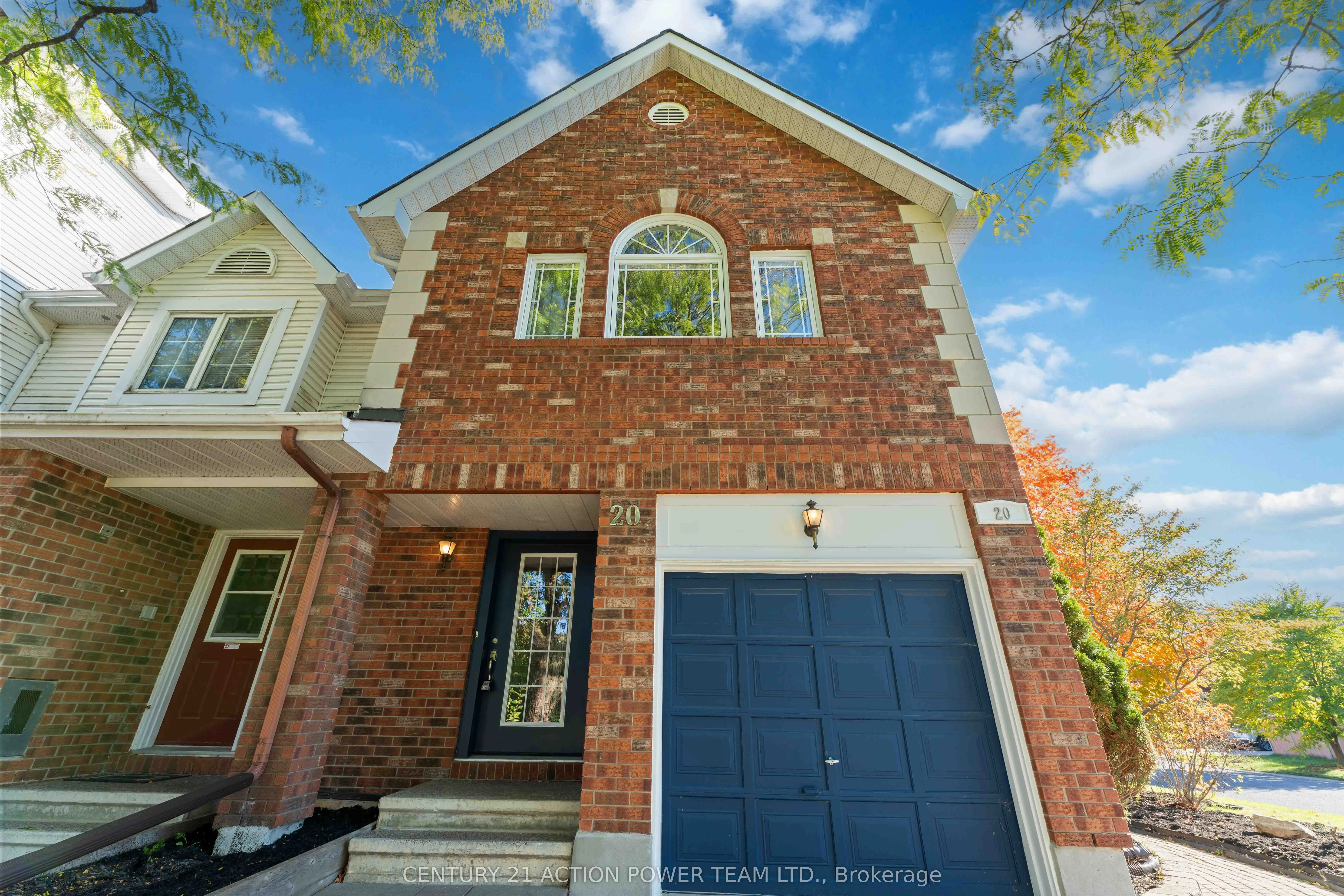 20 Woodford Way N