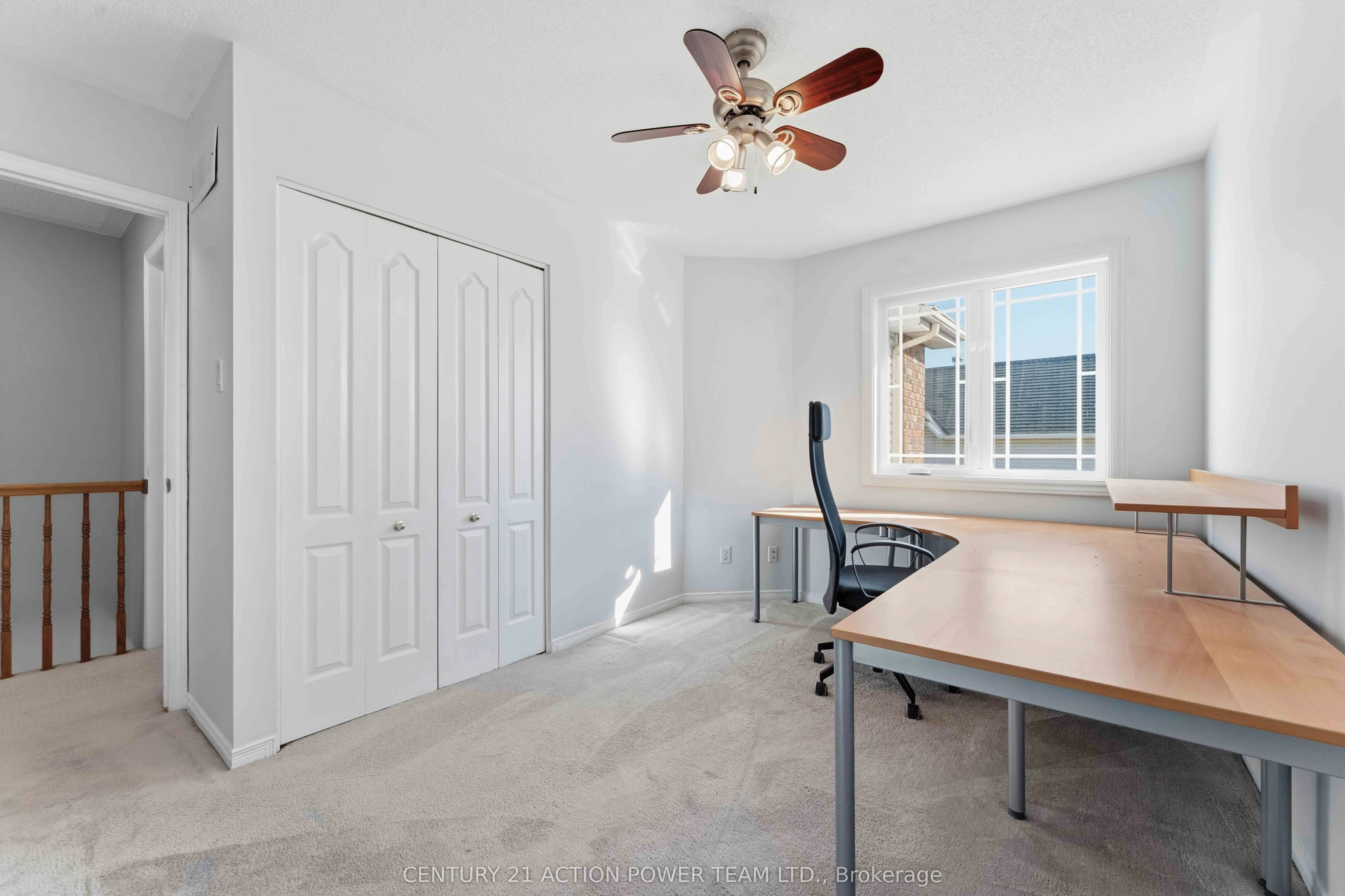 20 Woodford Way N