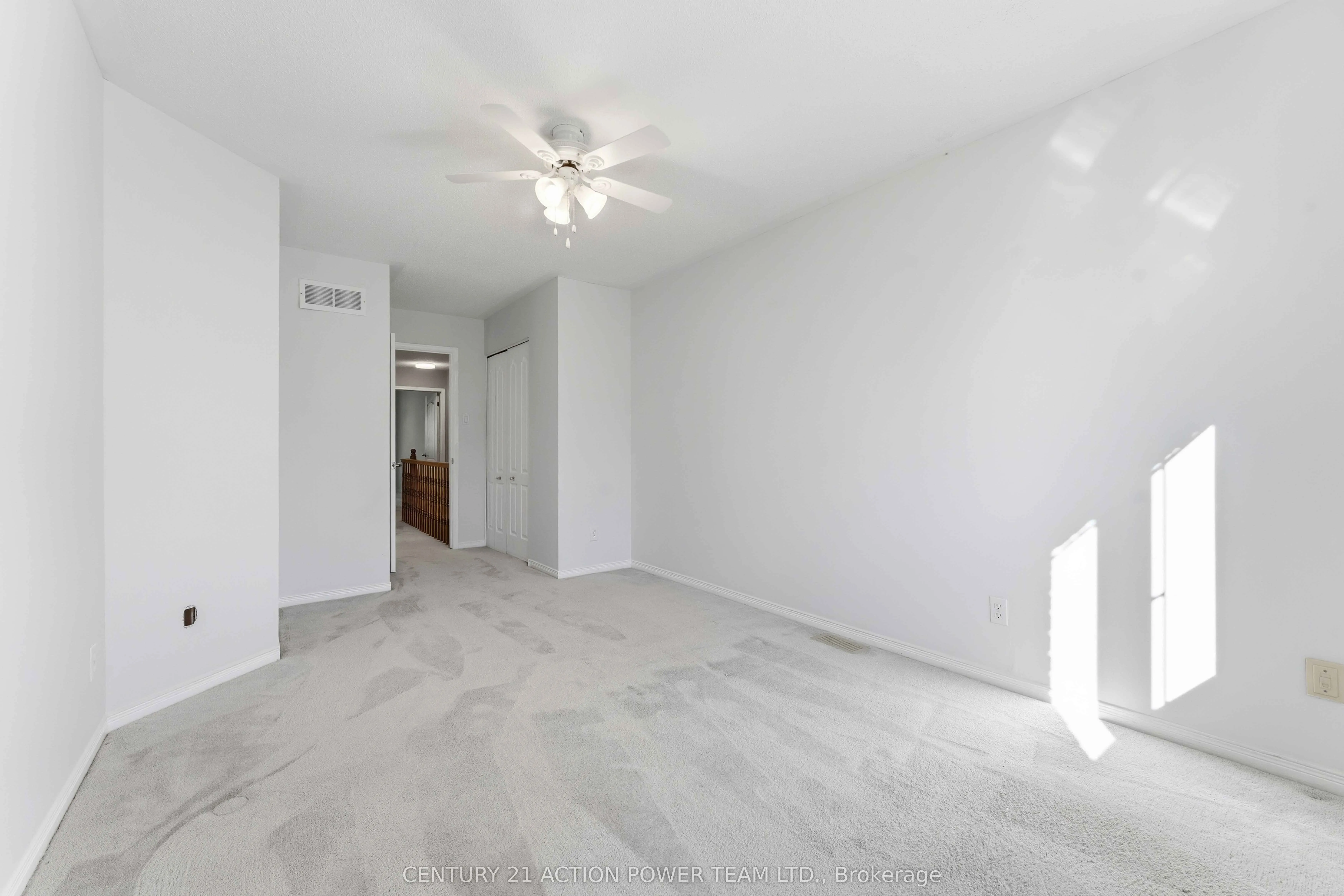 20 Woodford Way N