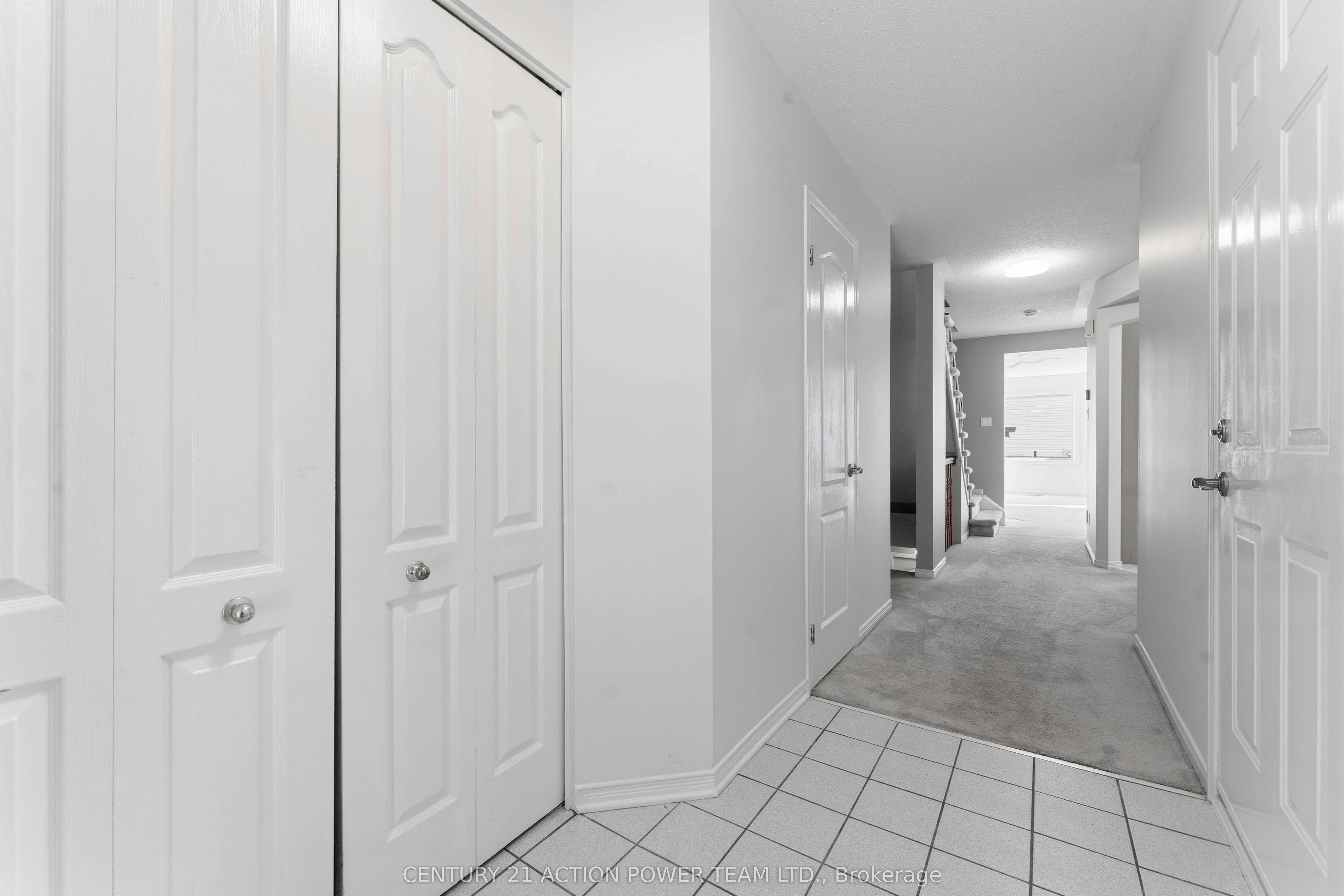 20 Woodford Way N