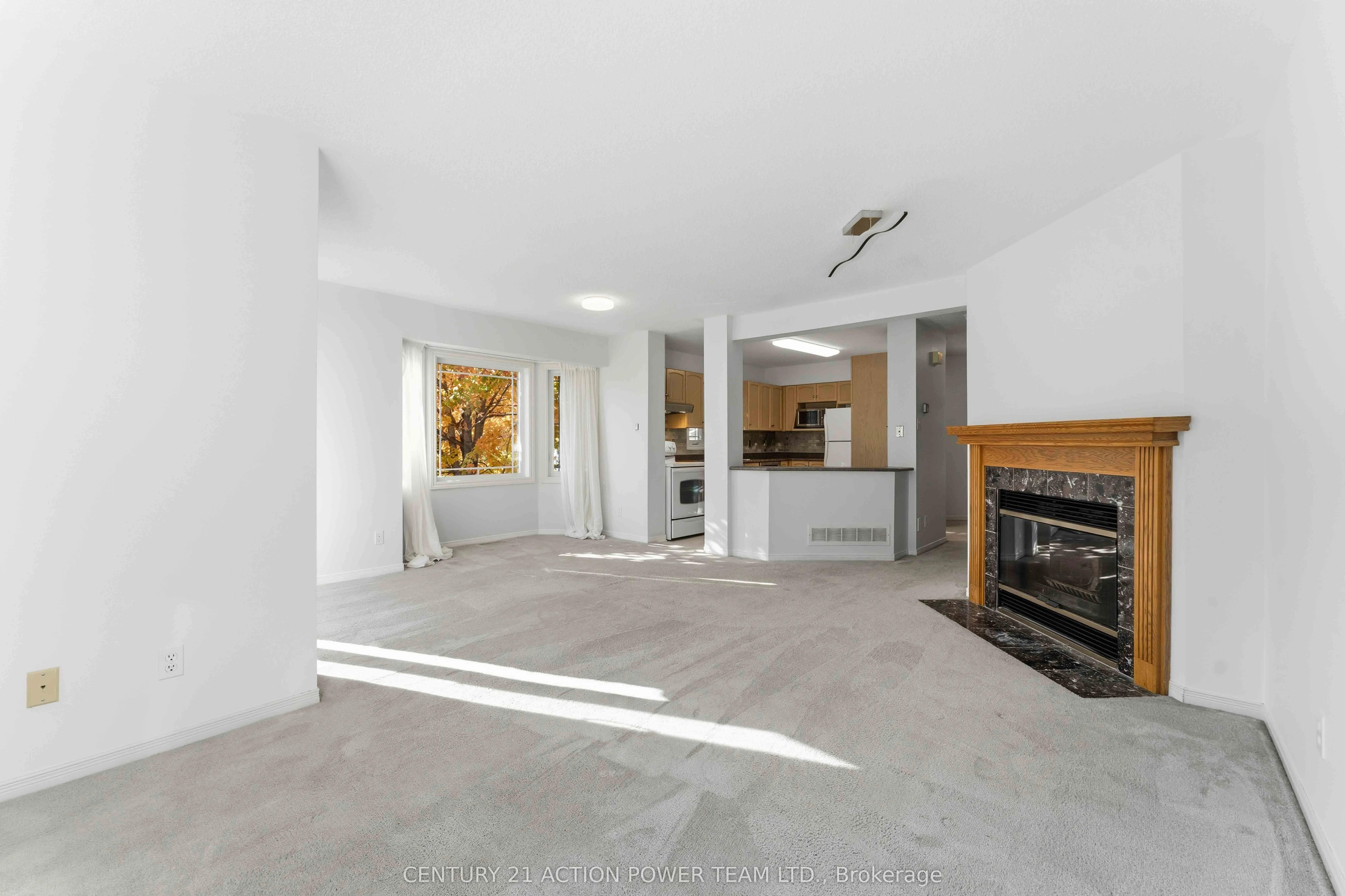 20 Woodford Way N