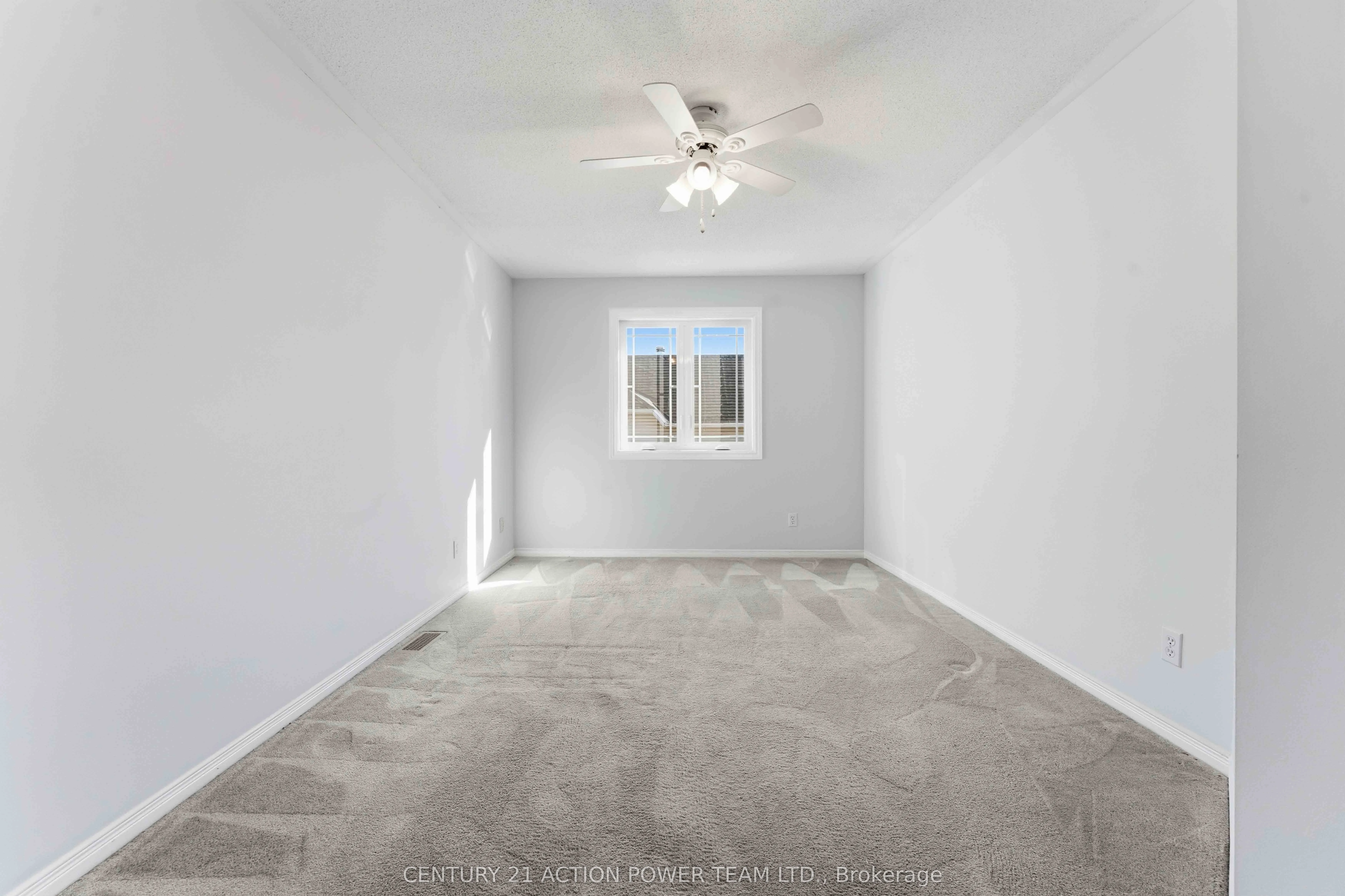 20 Woodford Way N