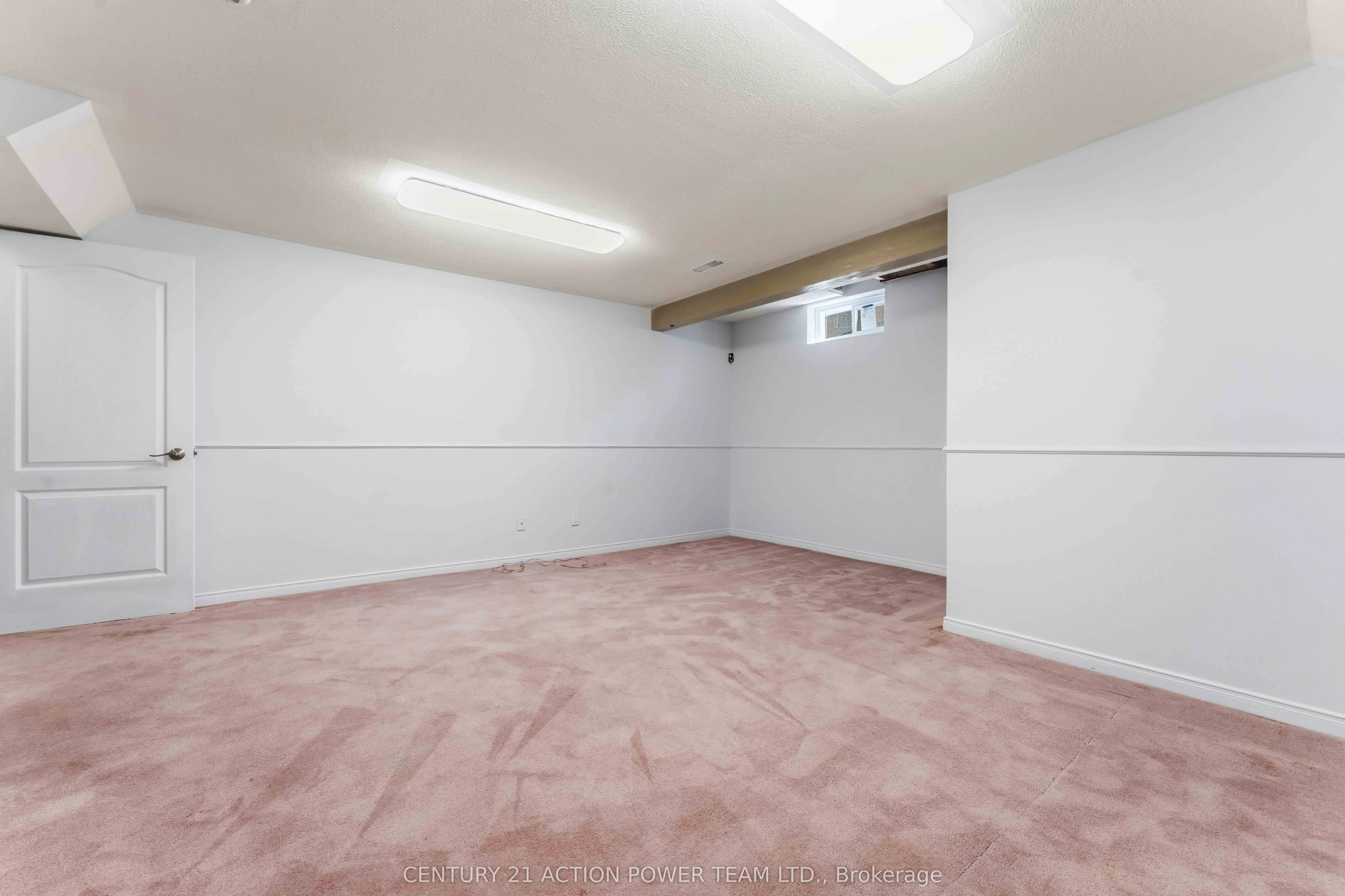 20 Woodford Way N