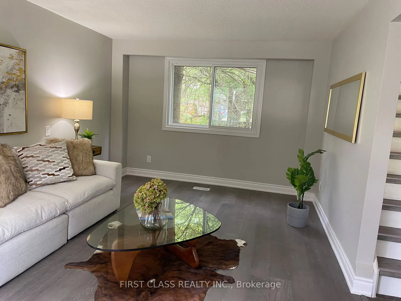 576 Kortright Road W