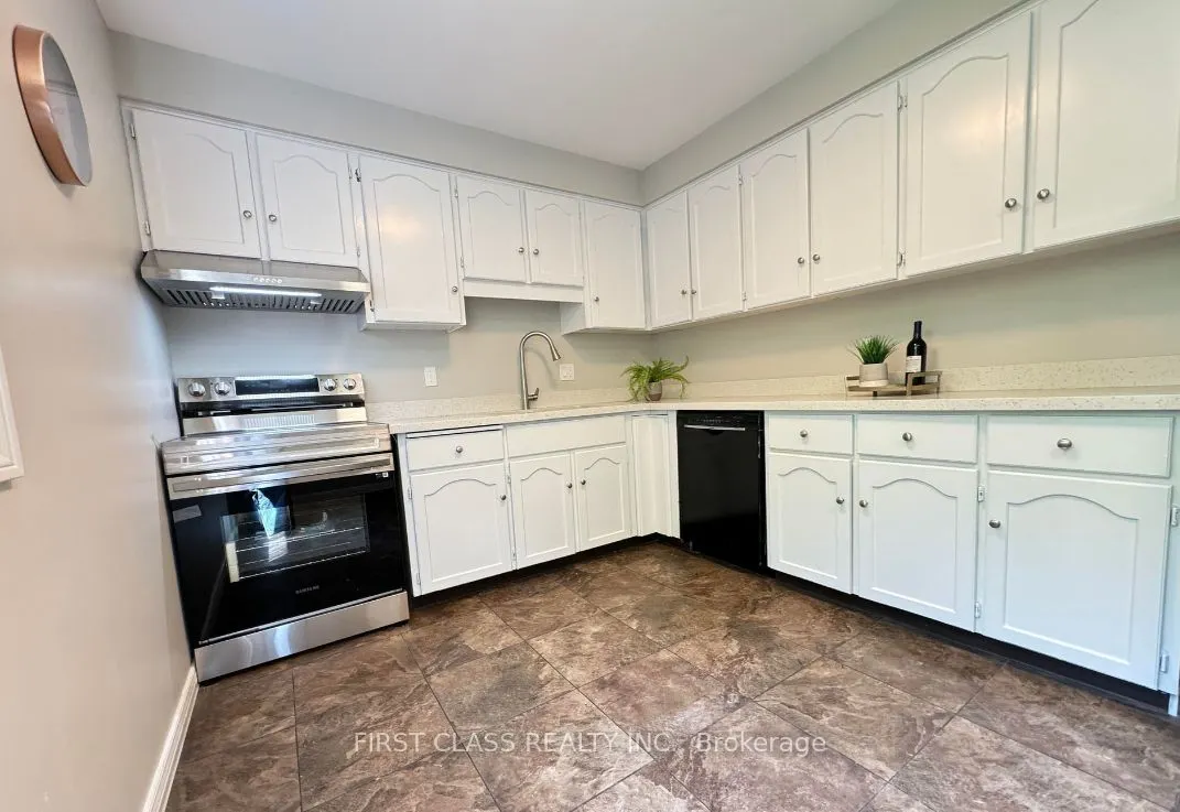 576 Kortright Road W