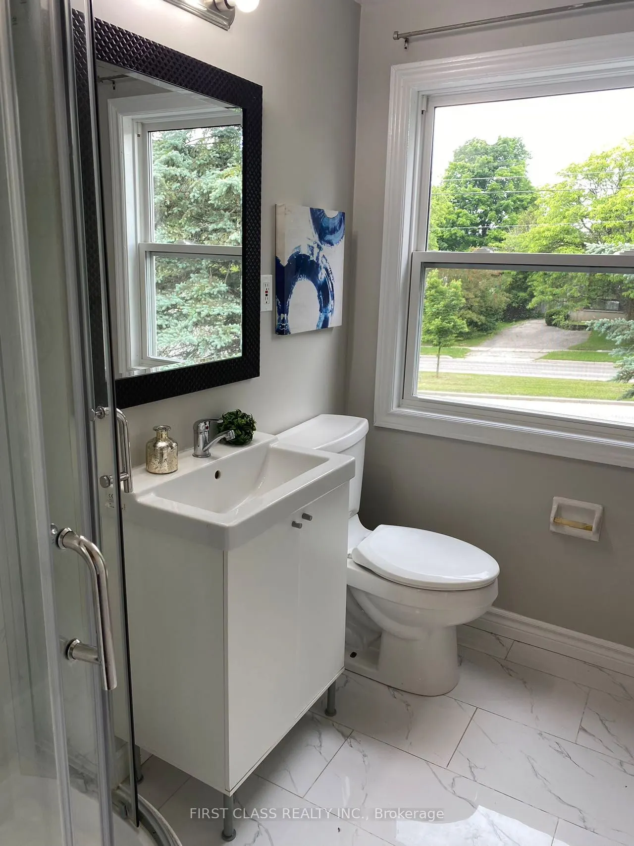 576 Kortright Road W