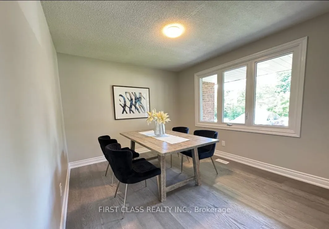 576 Kortright Road W