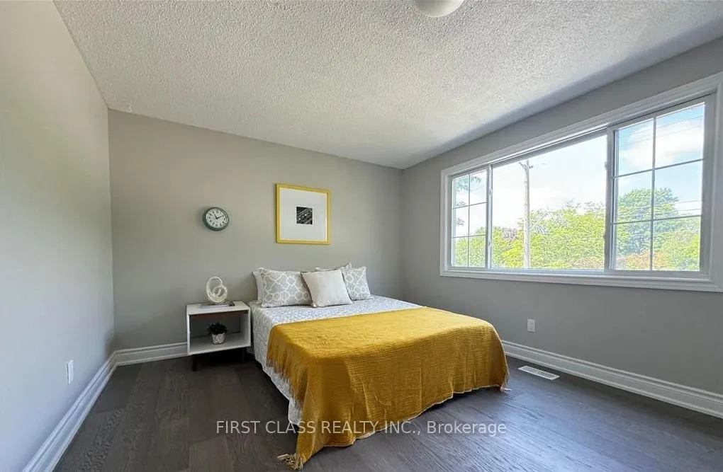 576 Kortright Road W