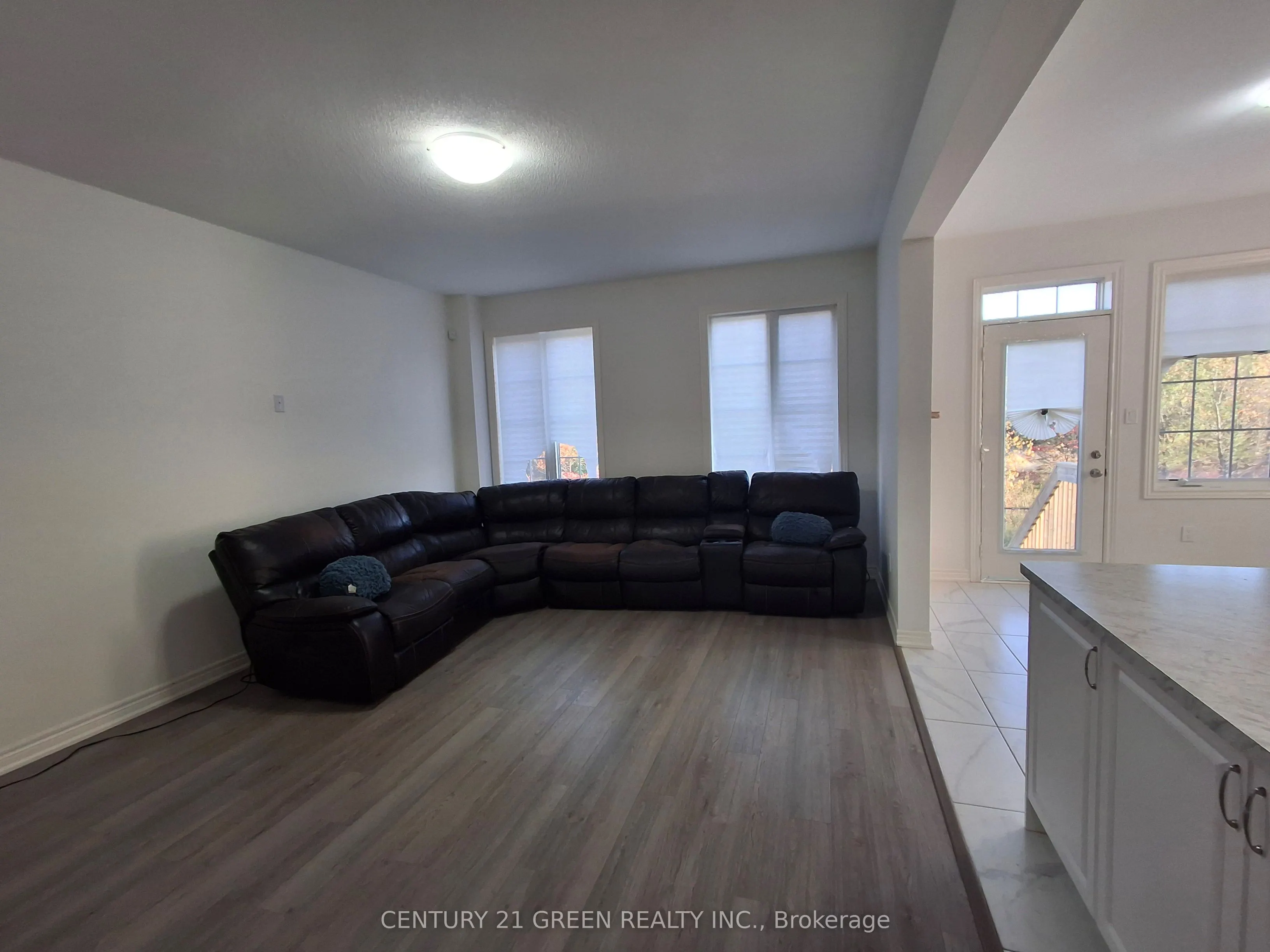 85 Riverwalk Drive N
