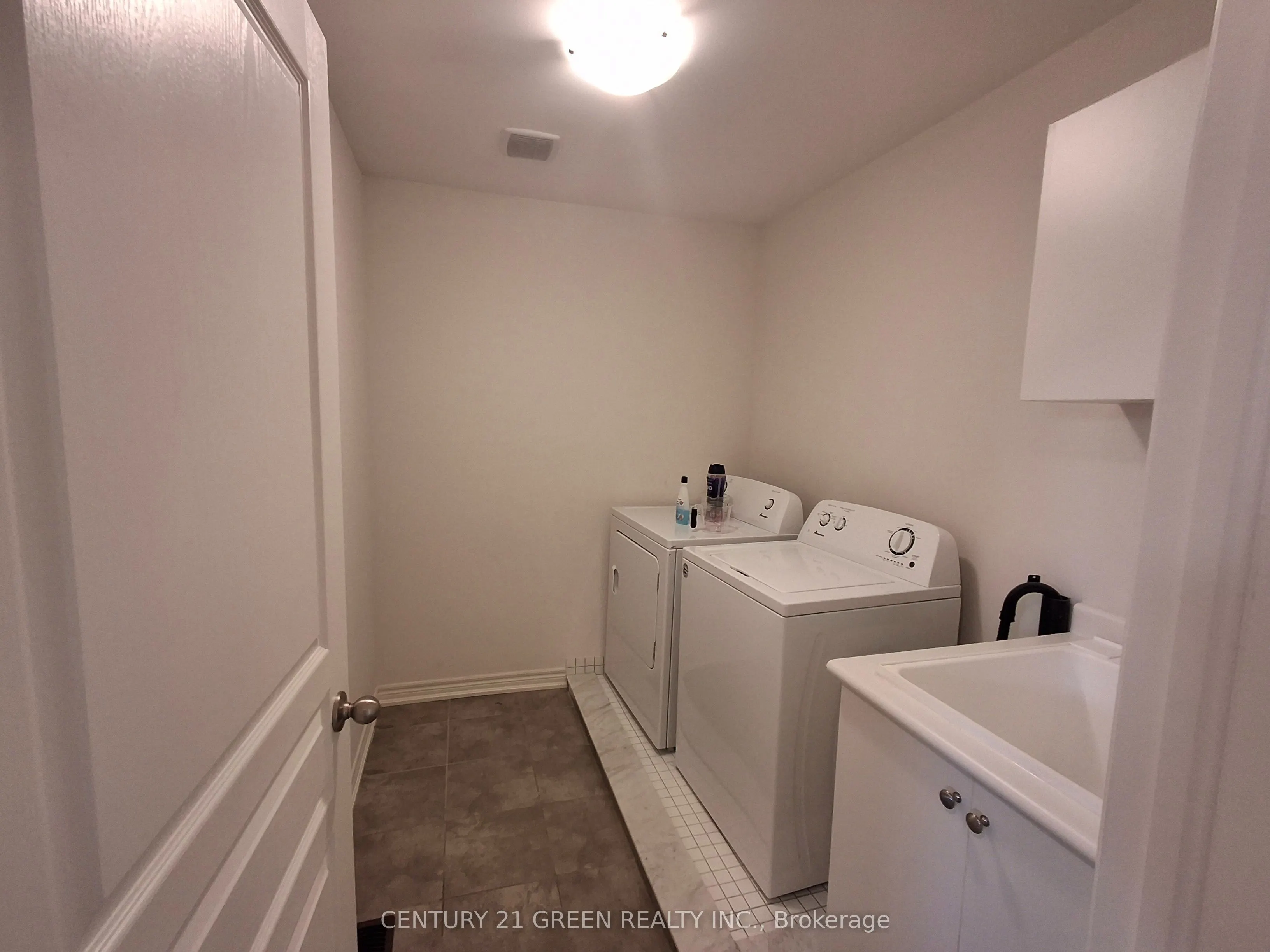 85 Riverwalk Drive N