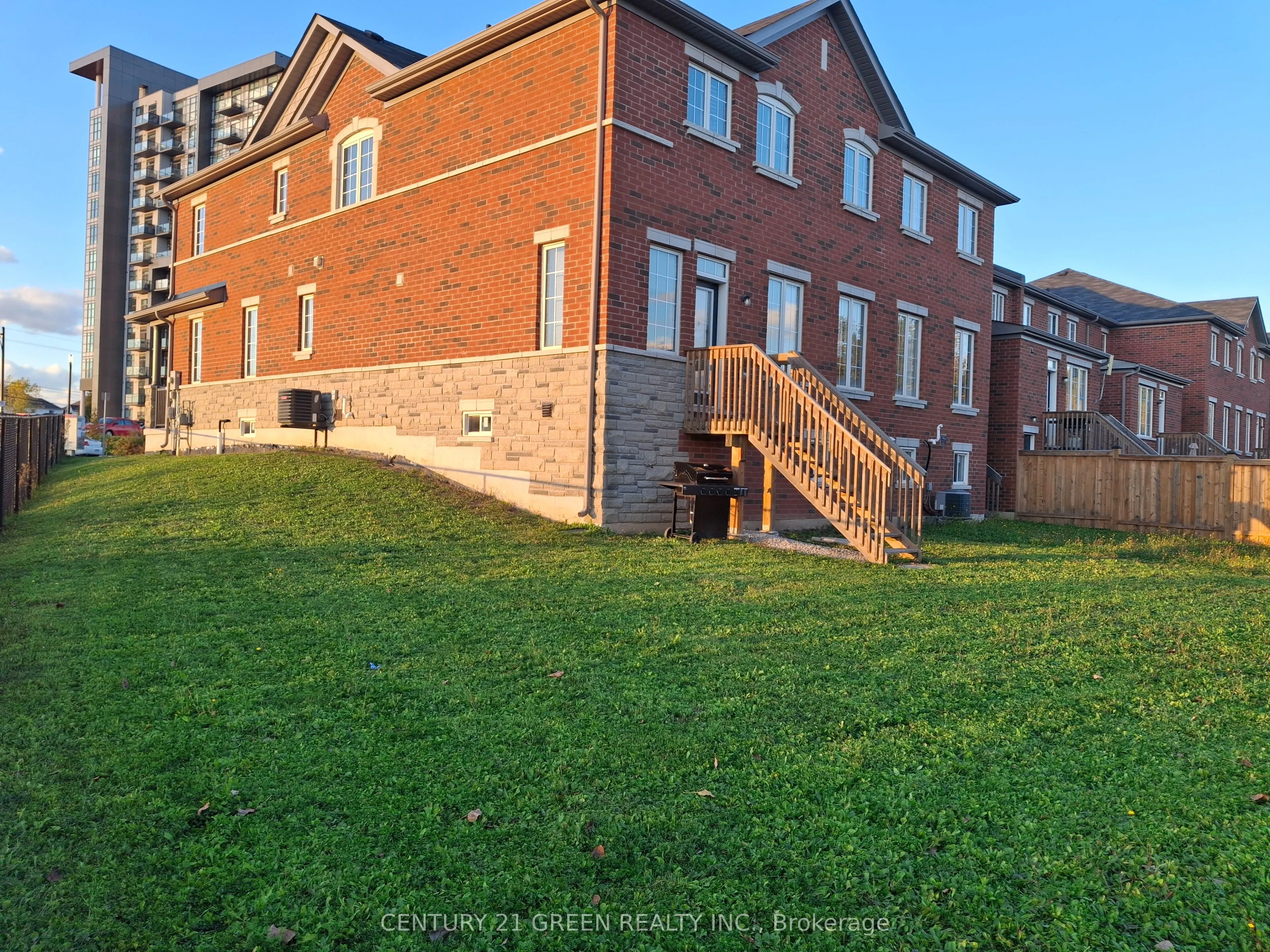 85 Riverwalk Drive N
