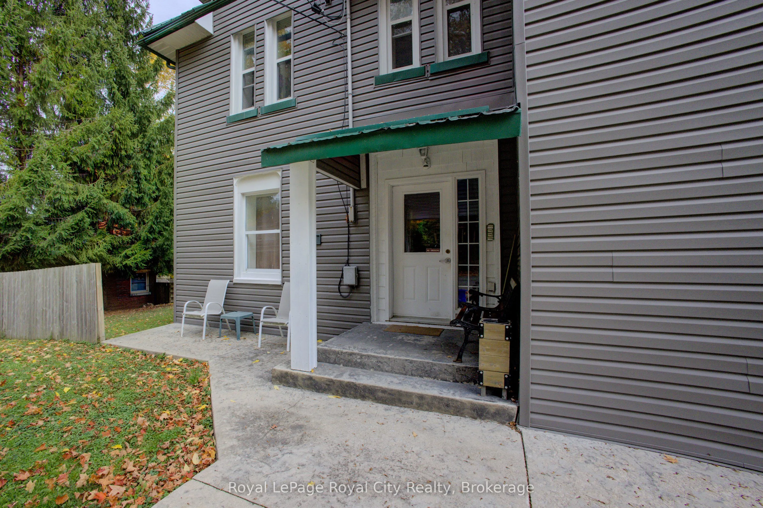 103 Patrick Street E