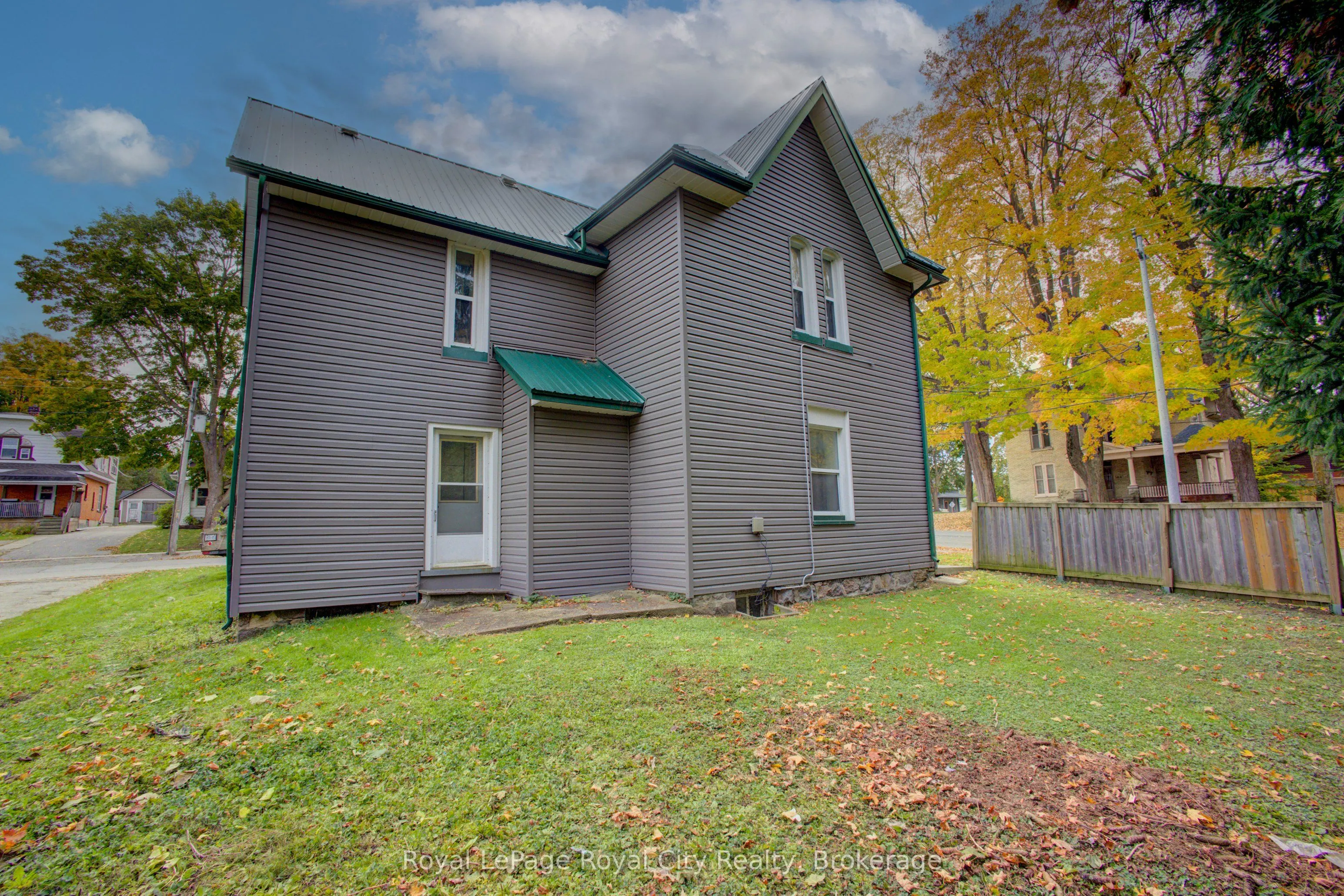 103 Patrick Street E