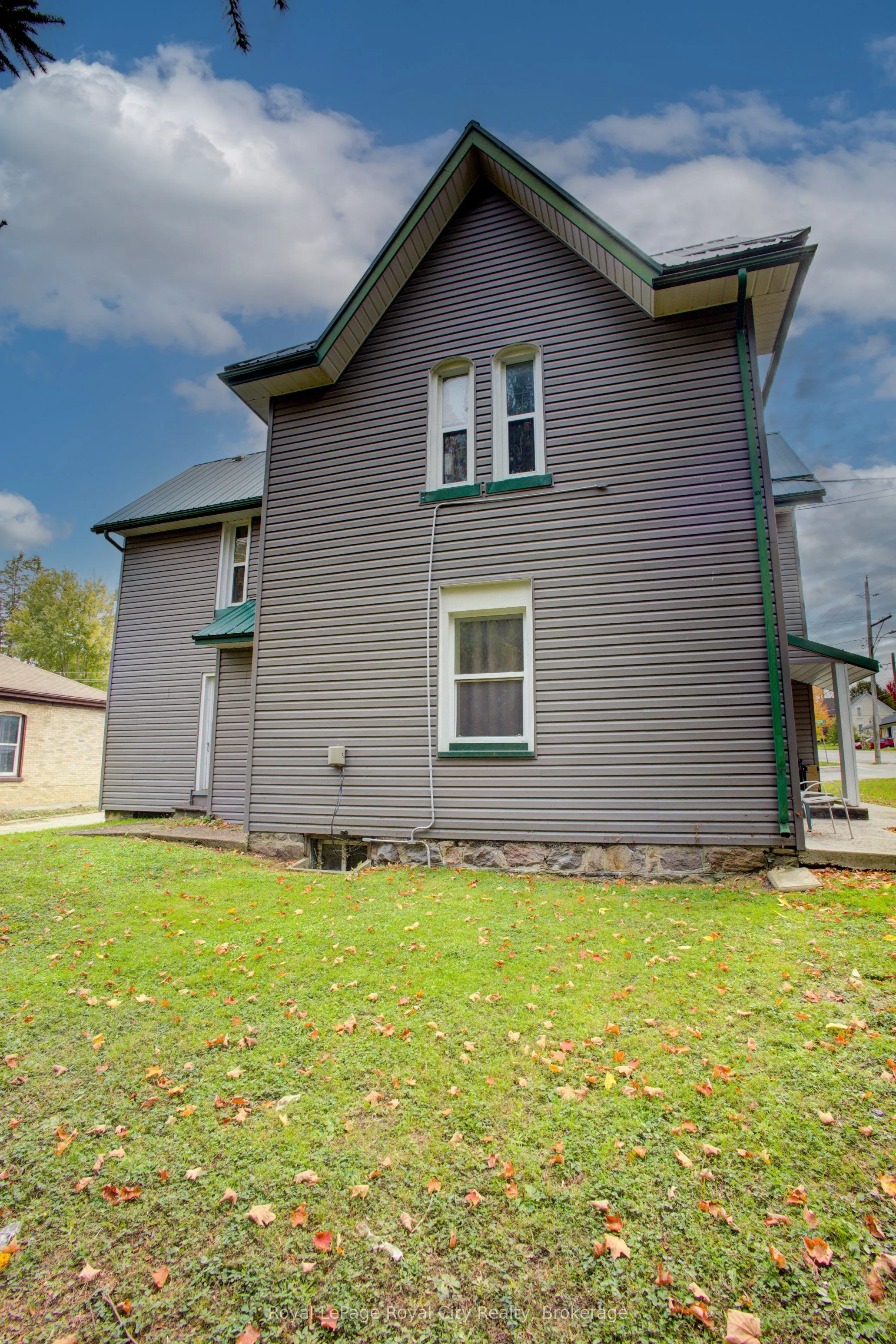 103 Patrick Street E