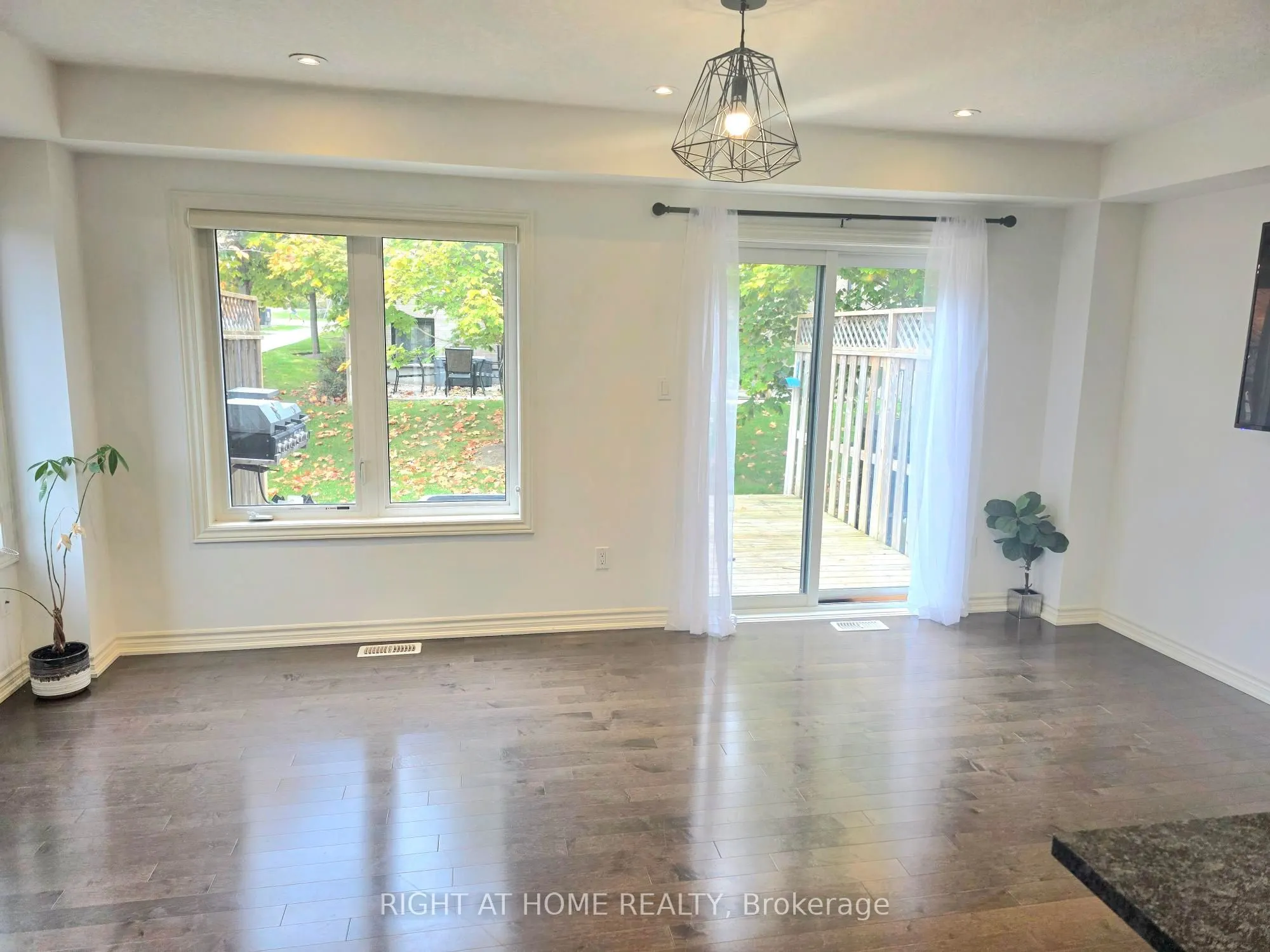 91 poppy Drive E, #13
