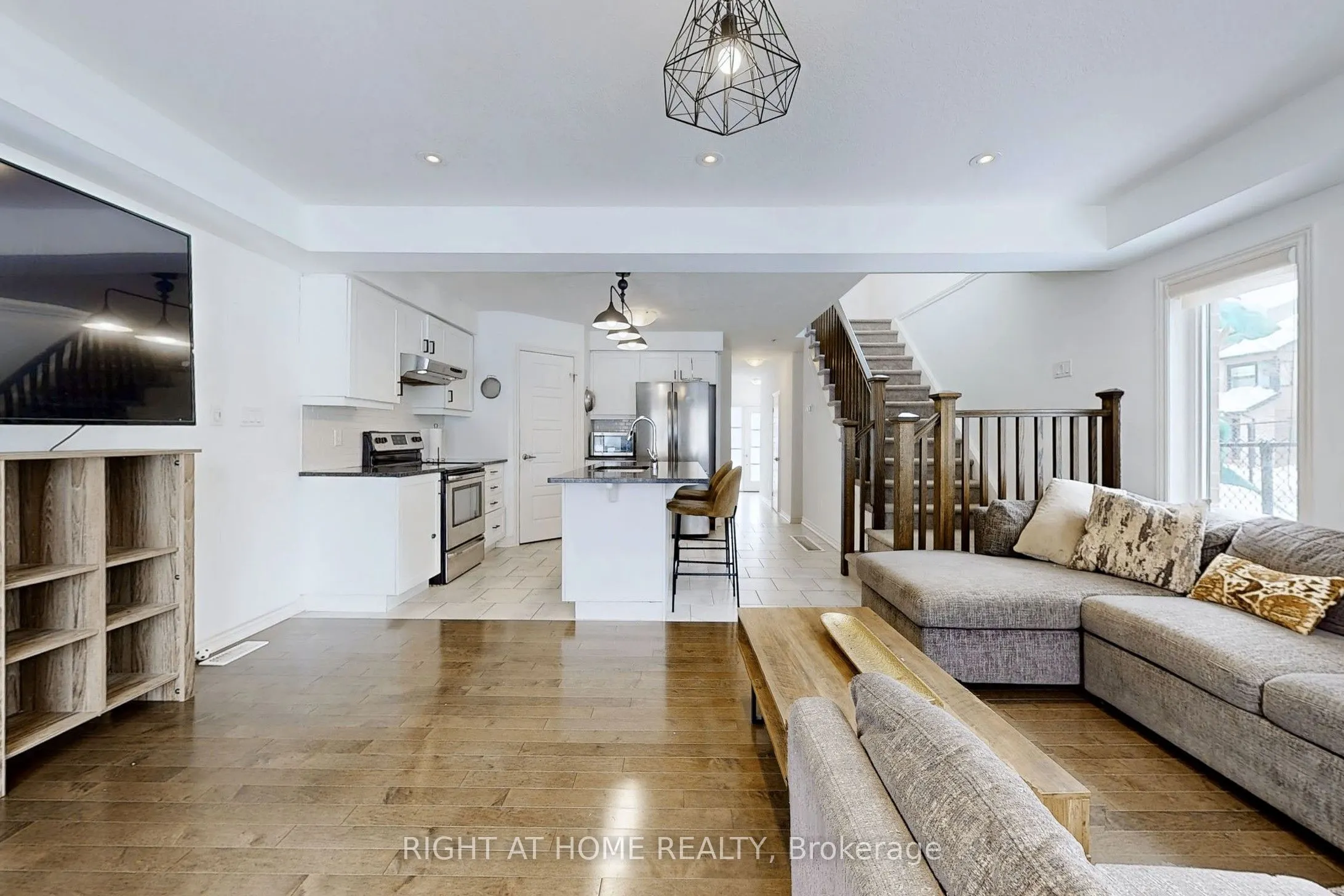 91 poppy Drive E, #13