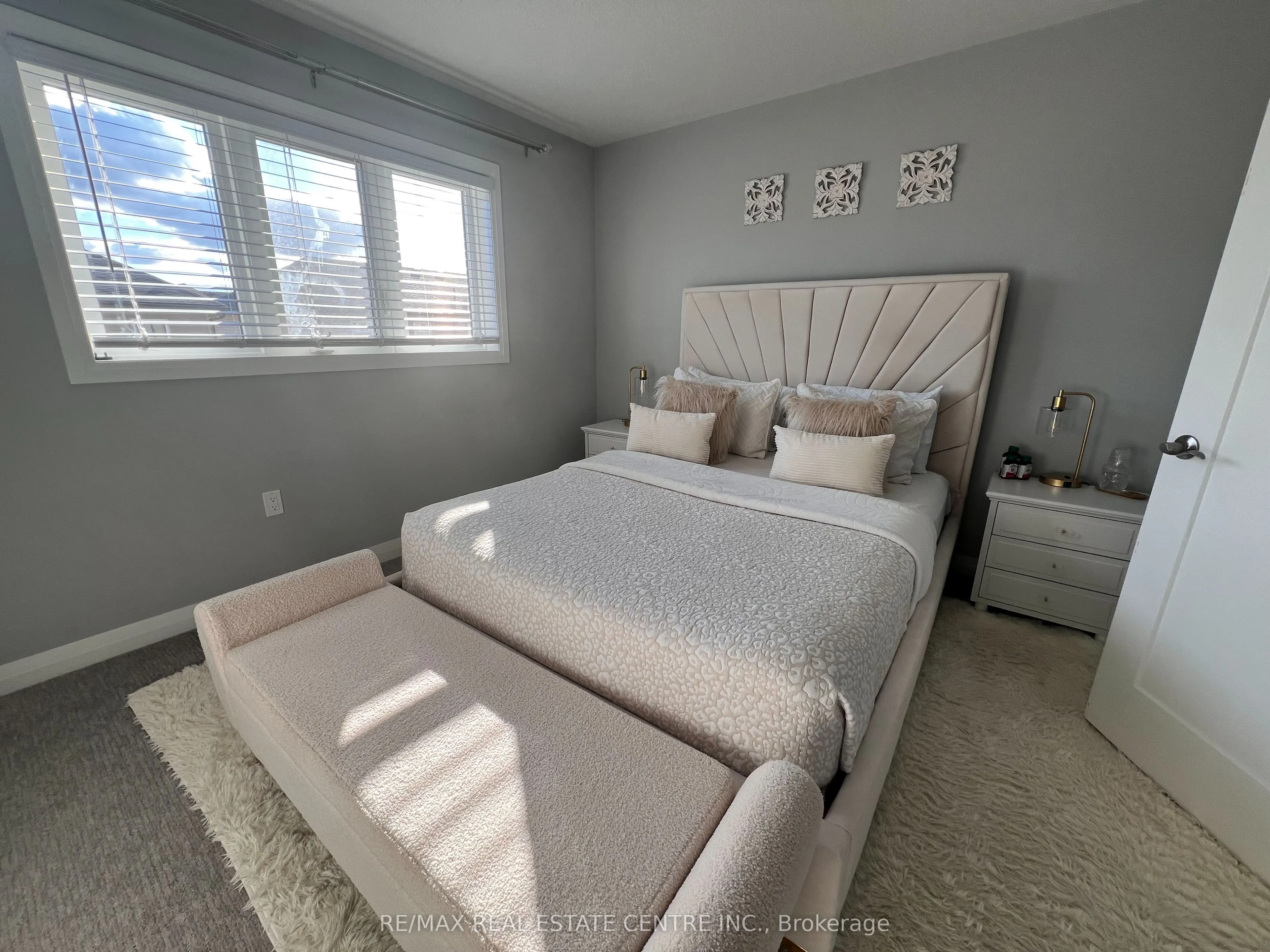60 Aquarius Crescent