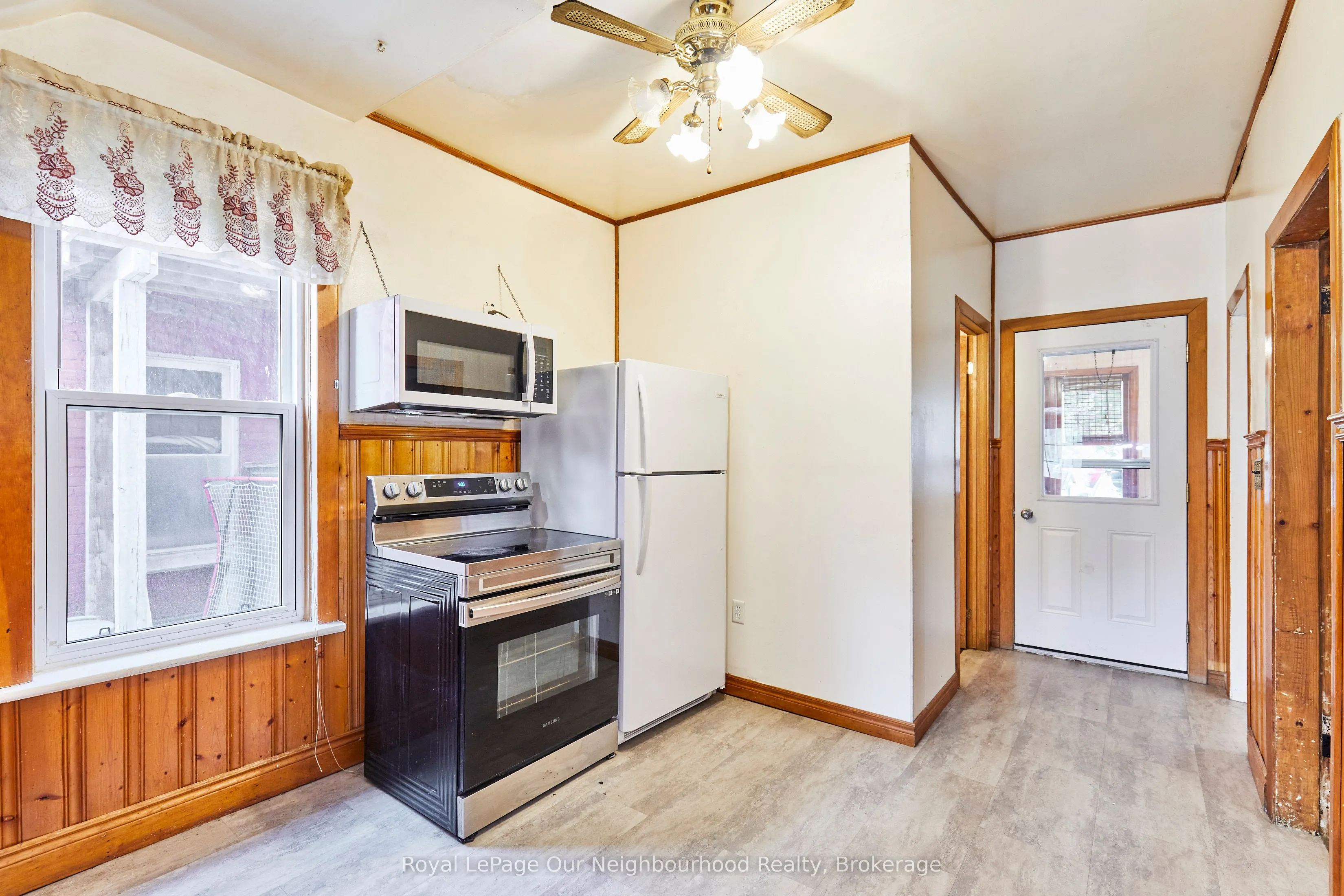 444 George Street S