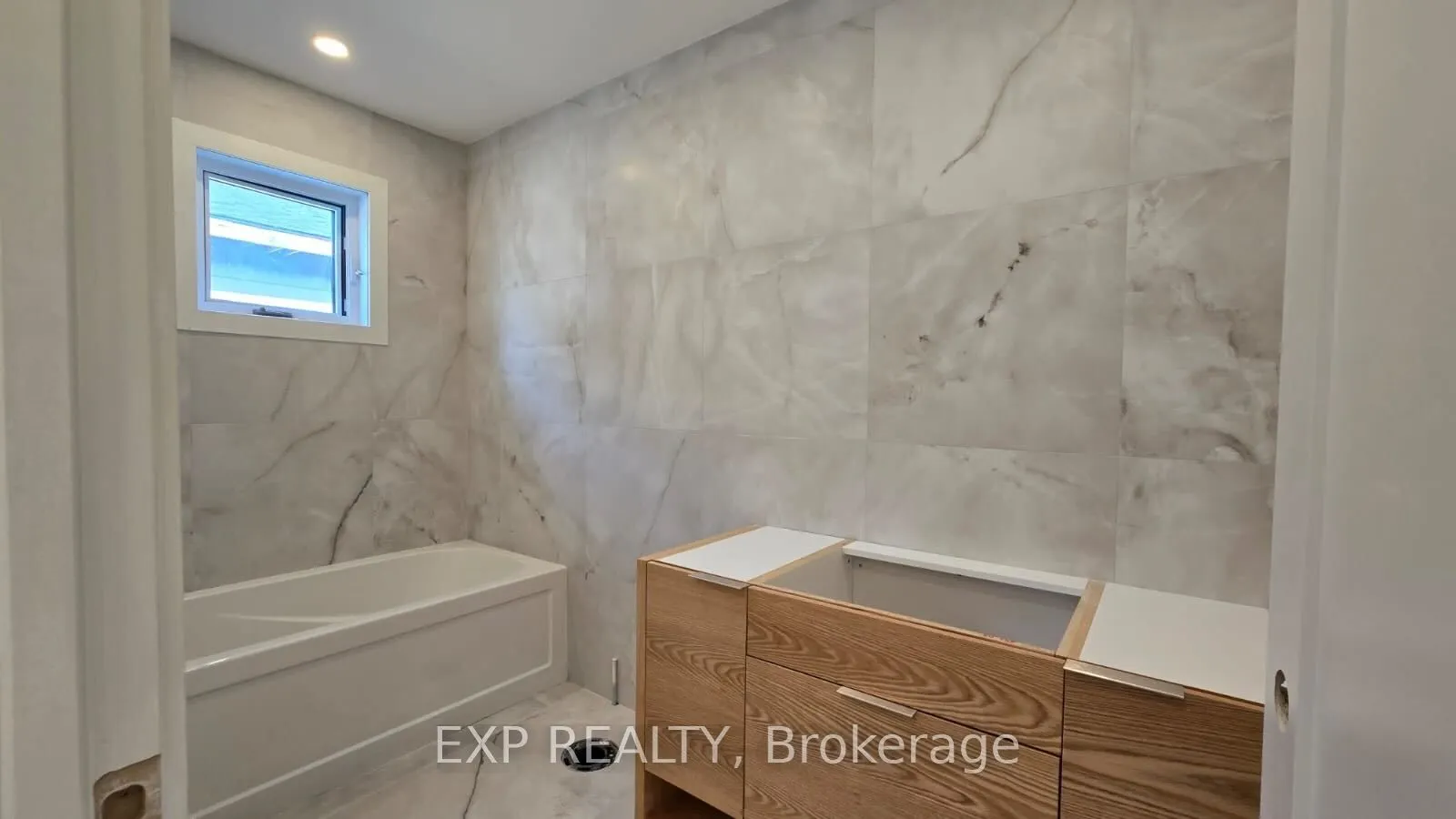 512 Roosevelt Avenue, ##A