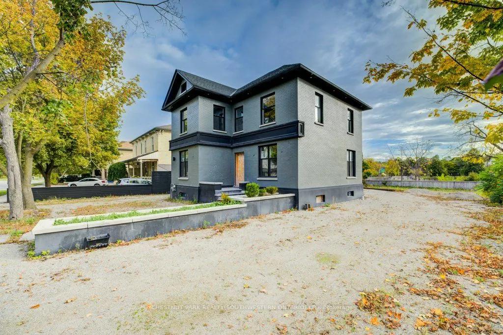 67 Grand Avenue N