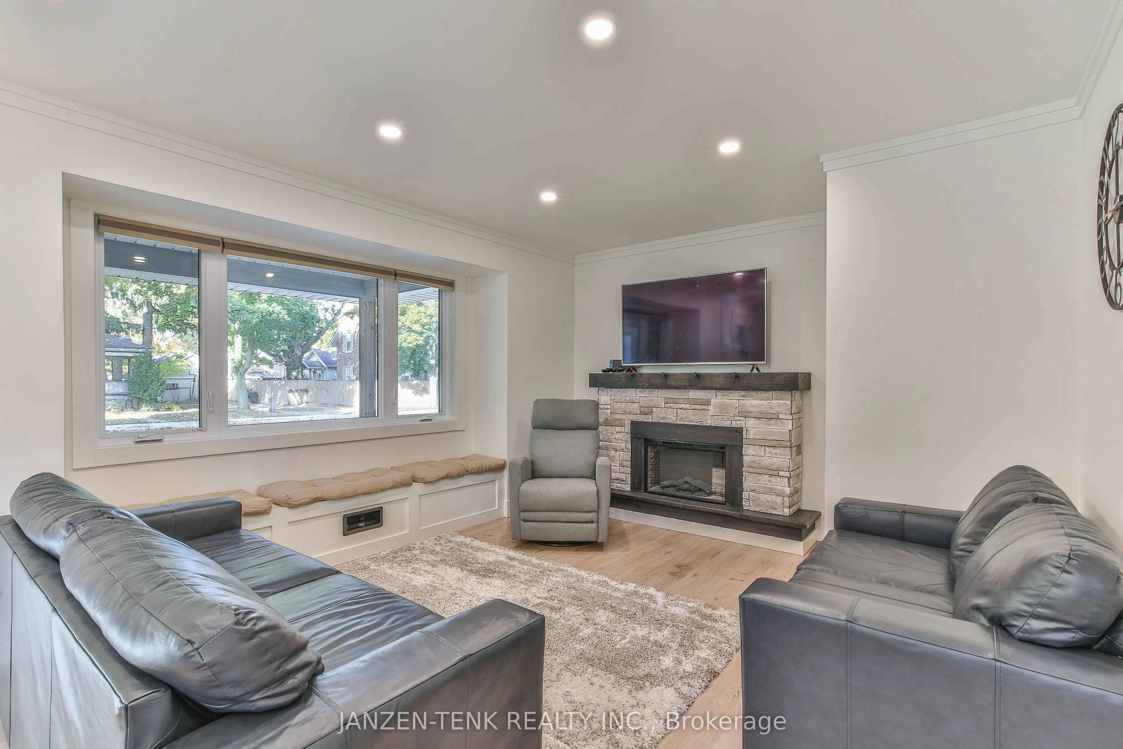 93 Centre St Street