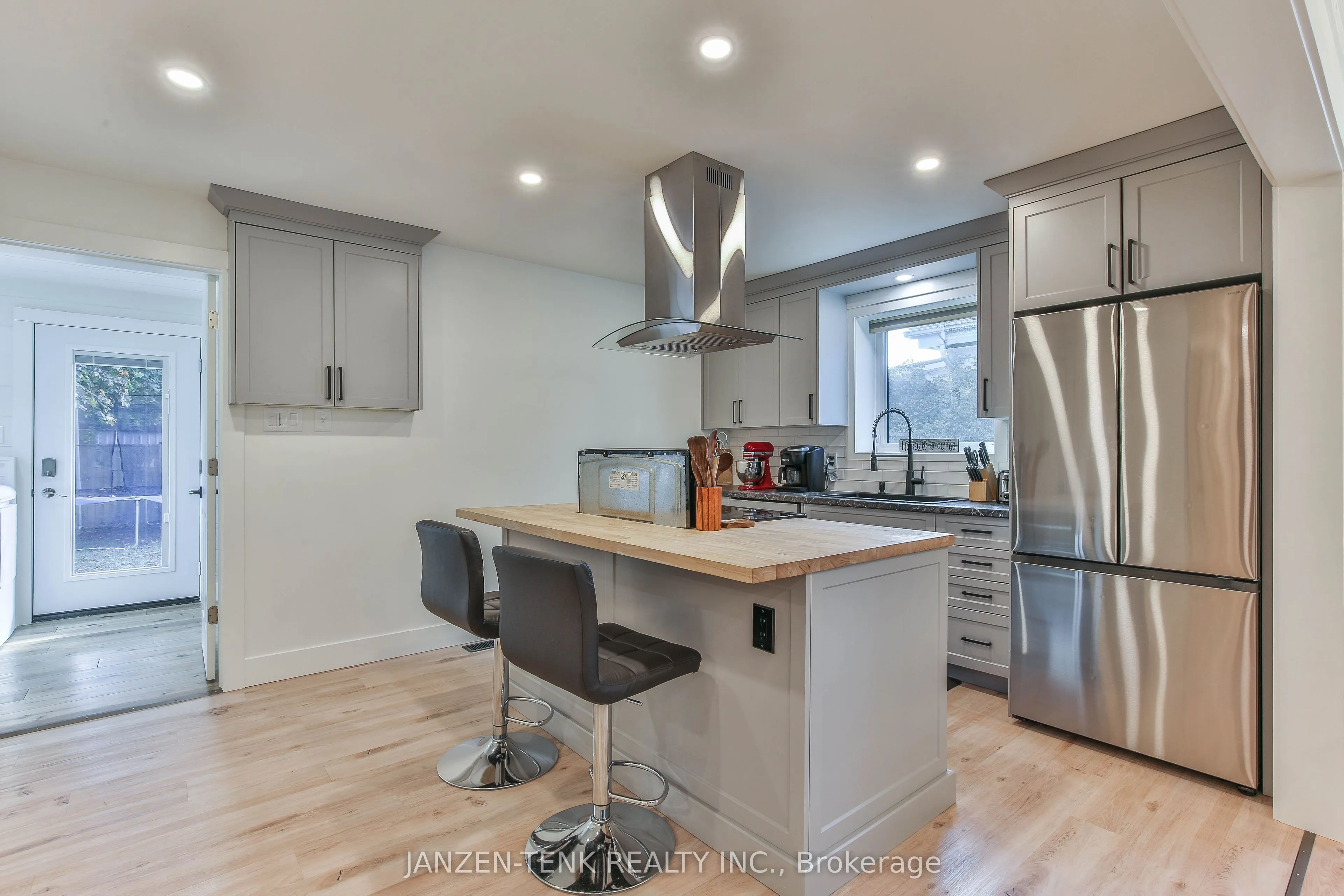 93 Centre St Street