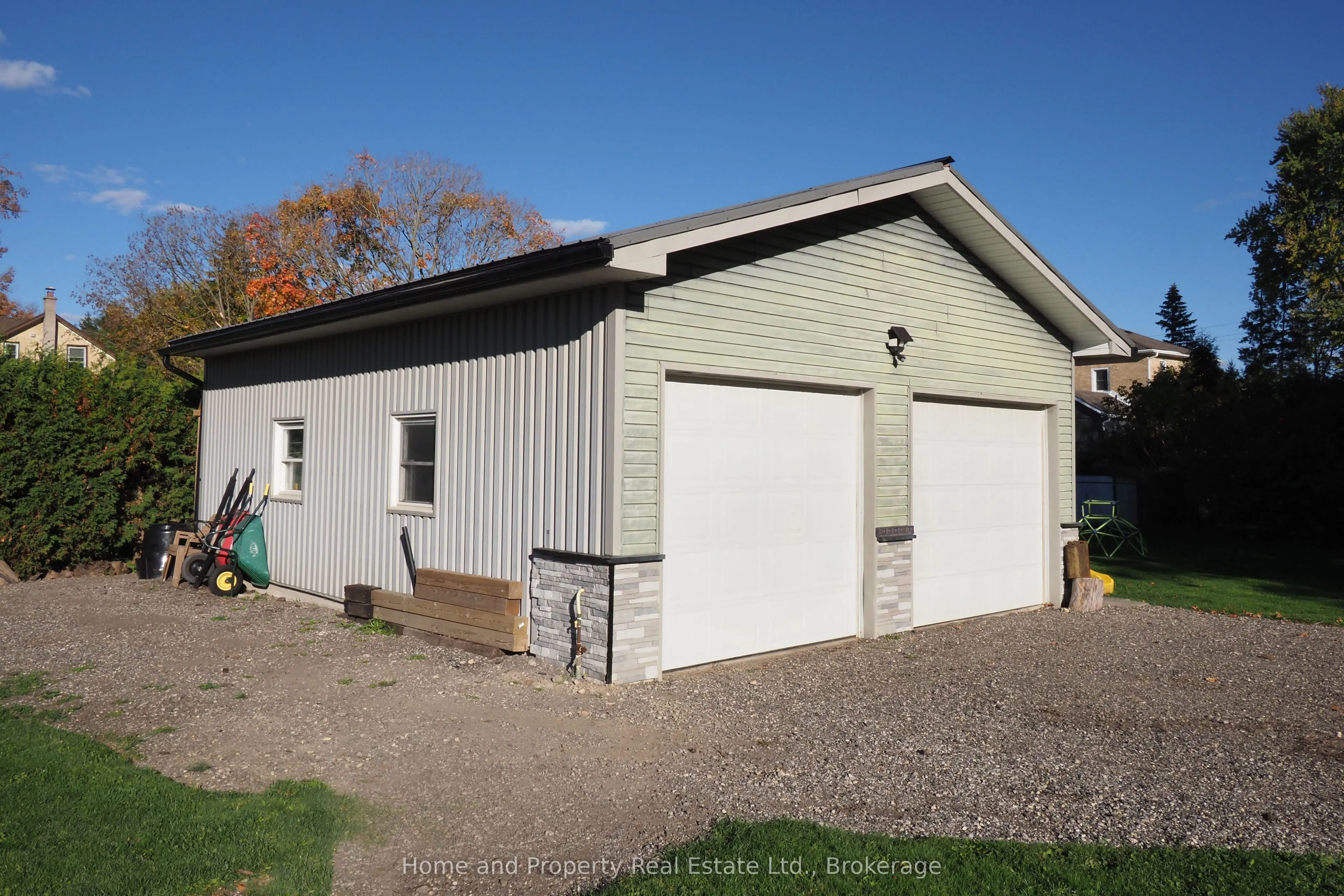 26 Main Street E