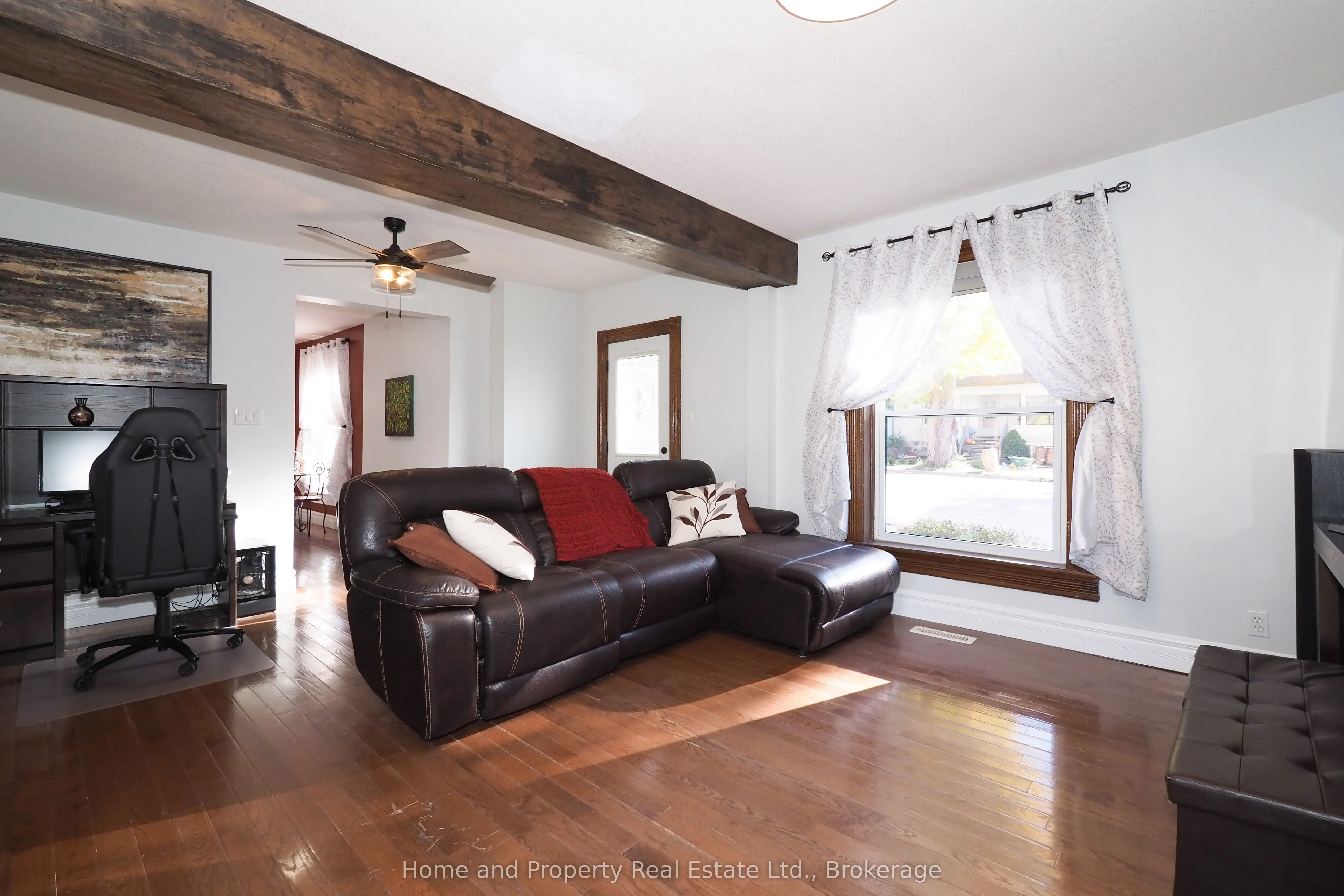 26 Main Street E