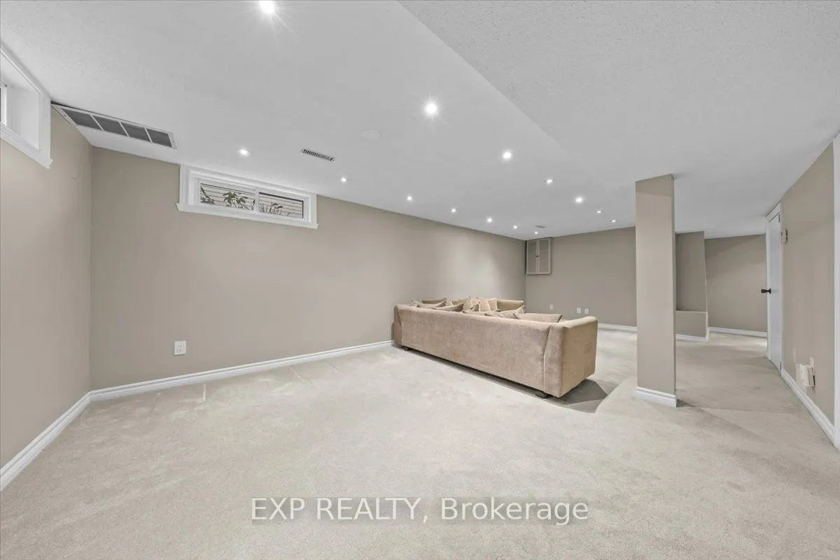 1871 Markwell Crescent