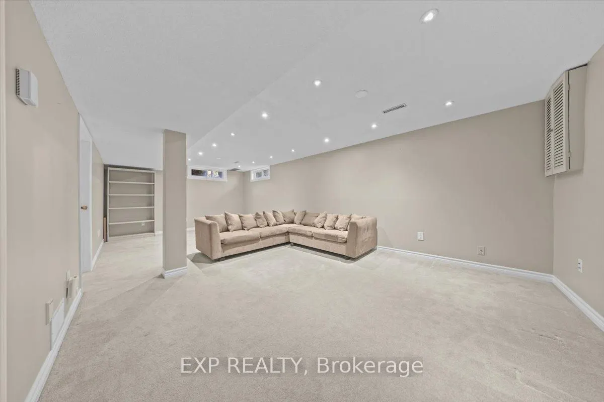 1871 Markwell Crescent