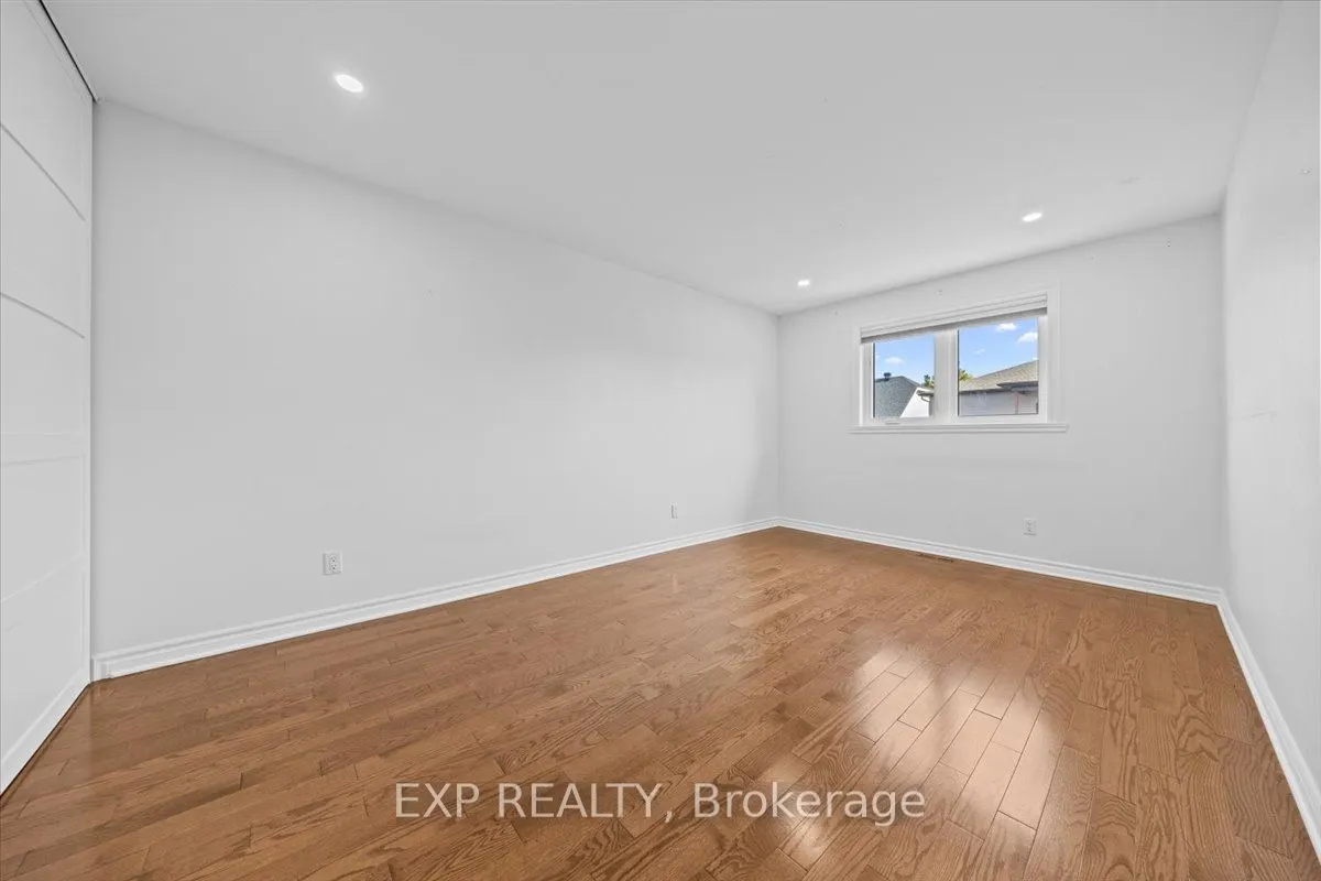 1871 Markwell Crescent