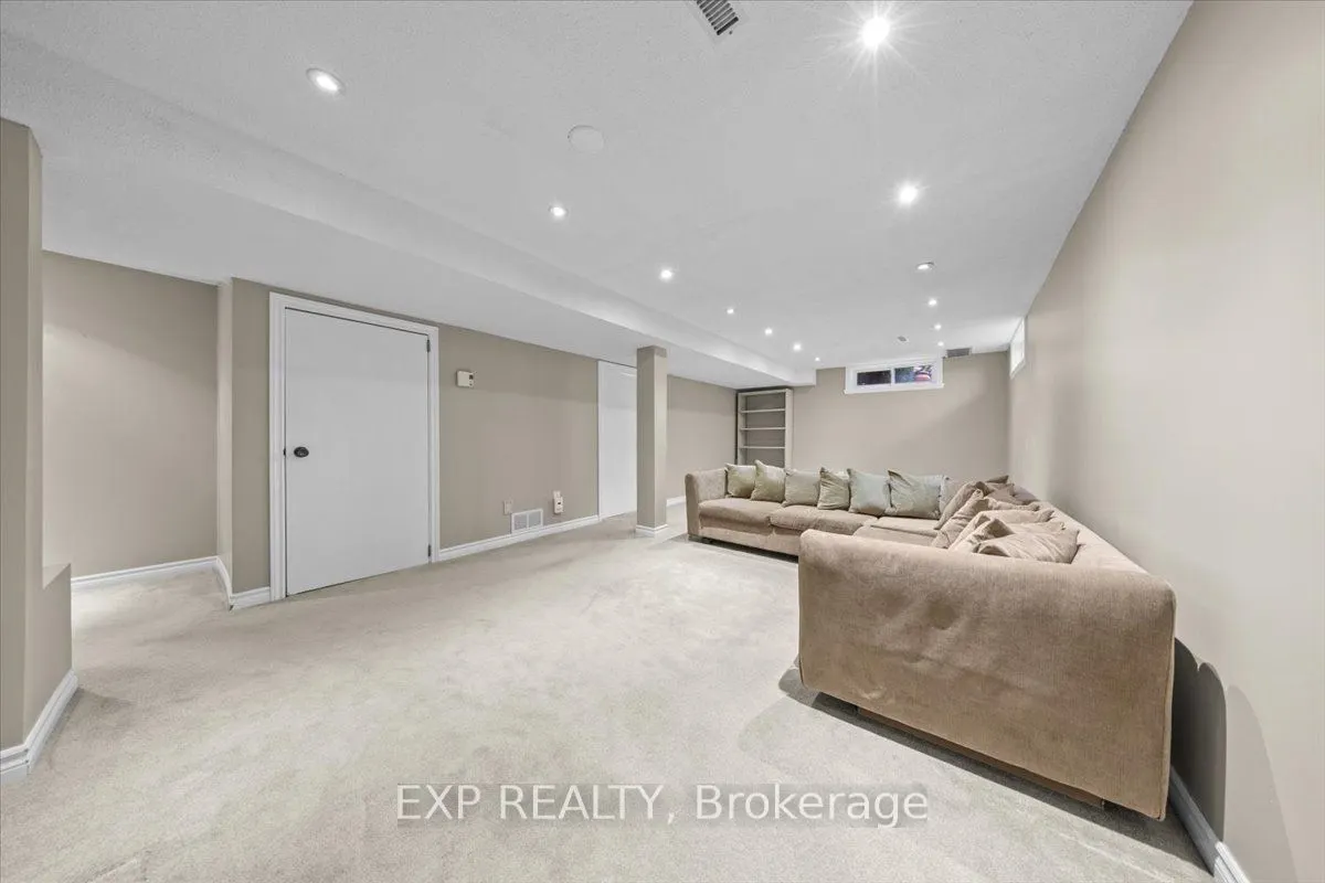 1871 Markwell Crescent