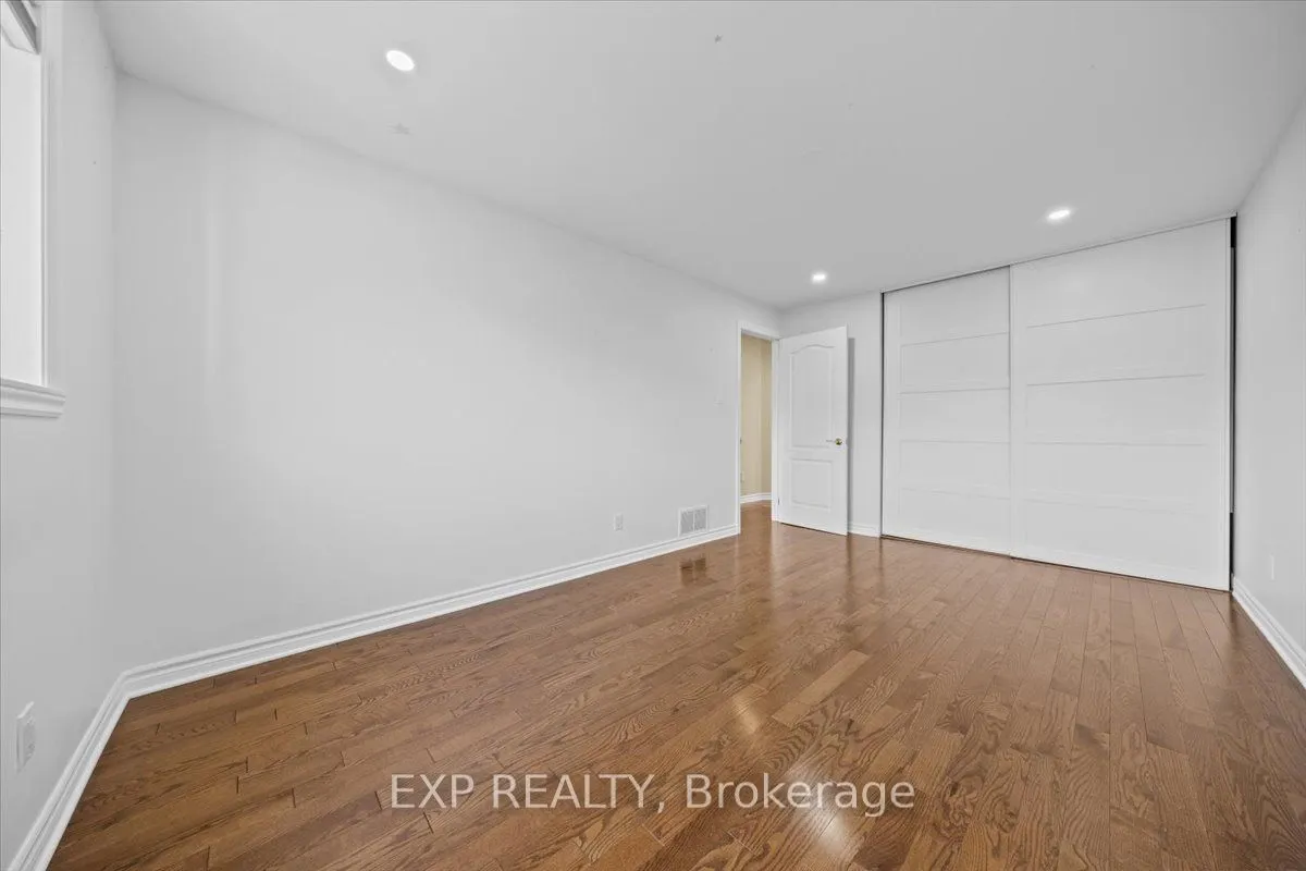 1871 Markwell Crescent