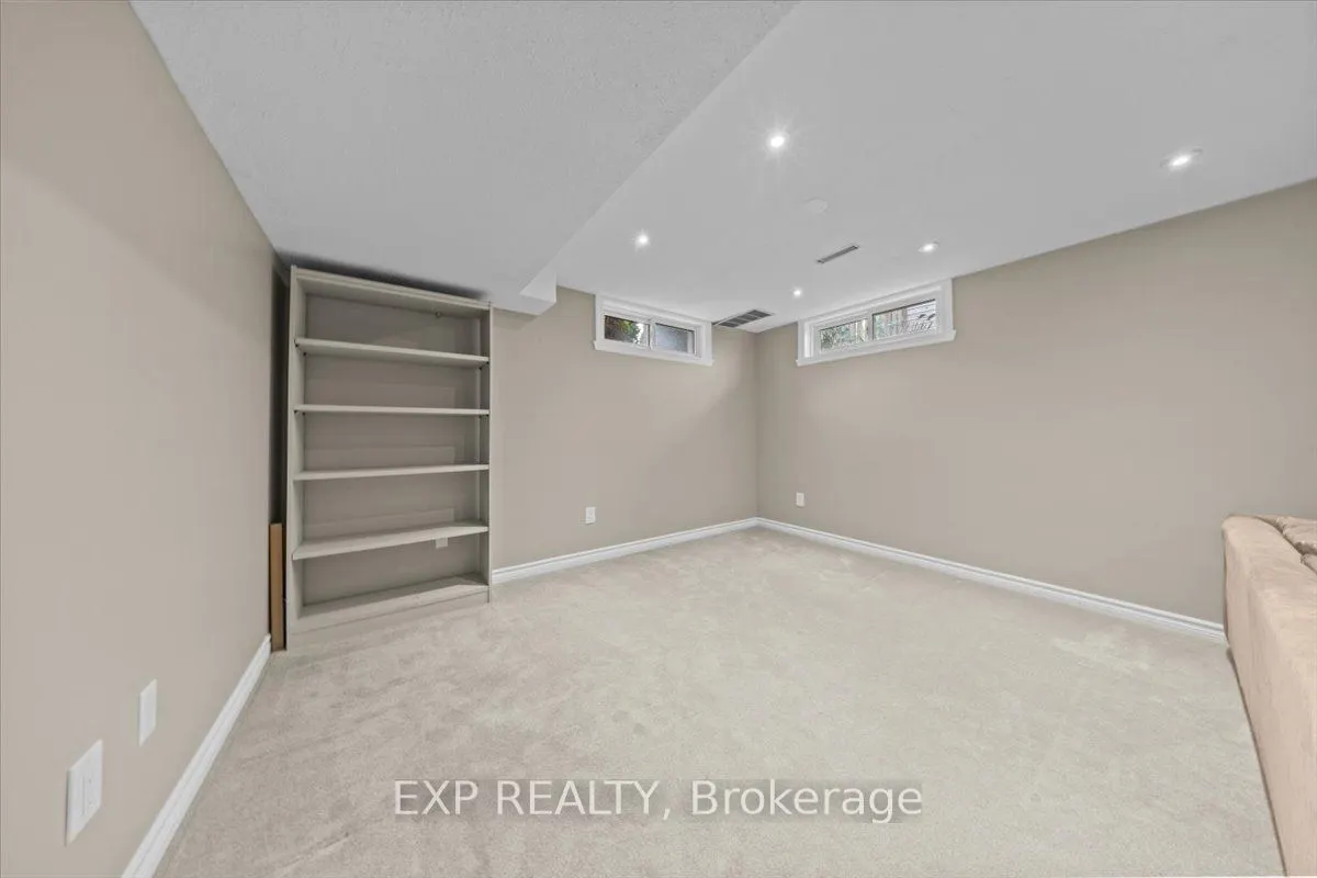 1871 Markwell Crescent