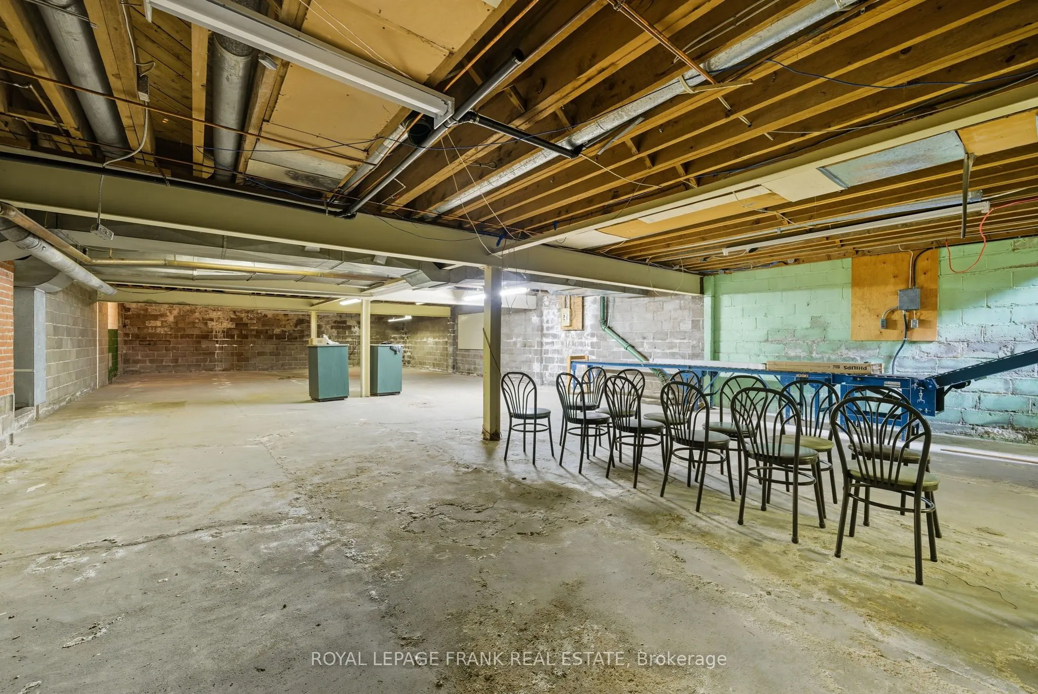 15-17 William Street S