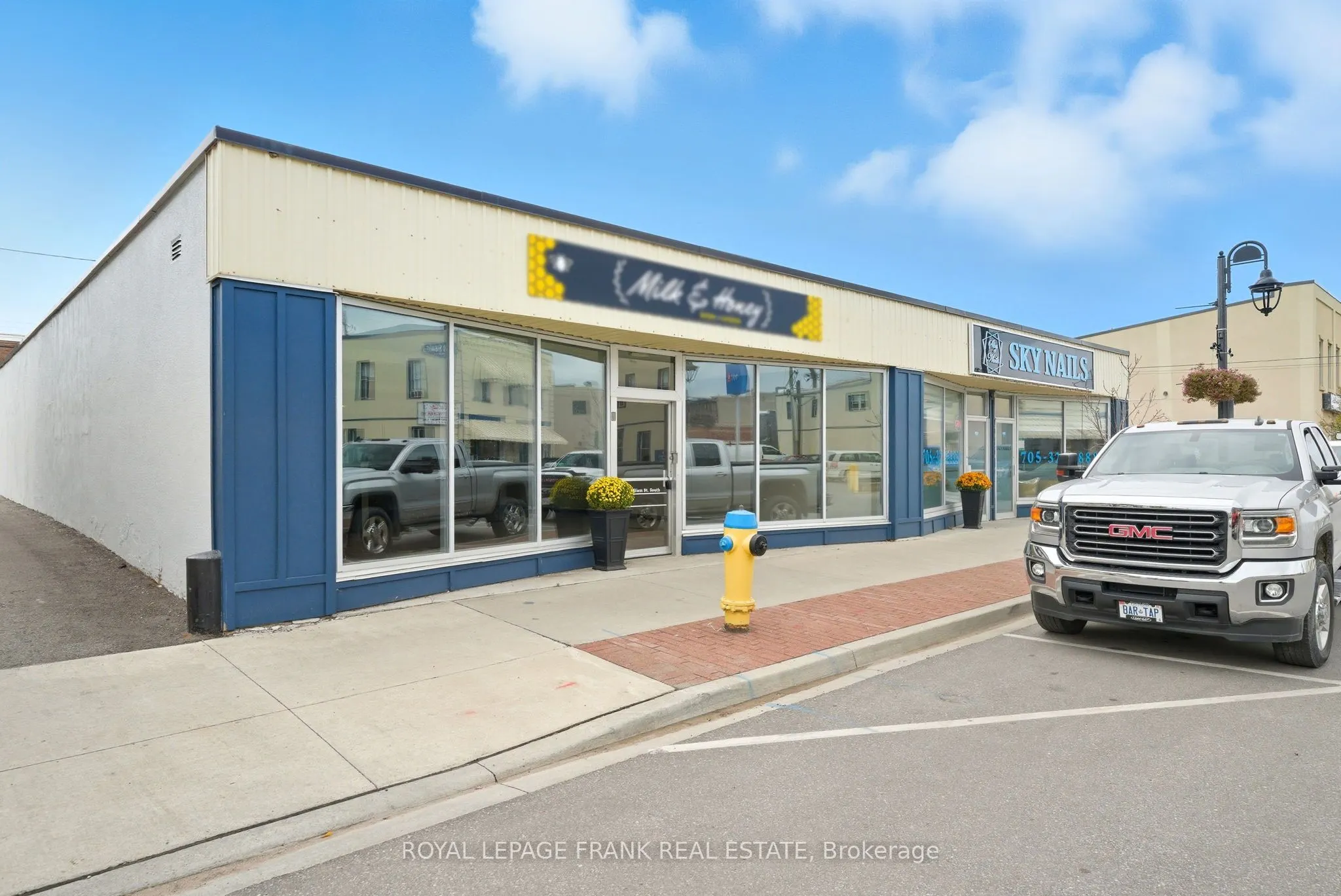 15-17 William Street S