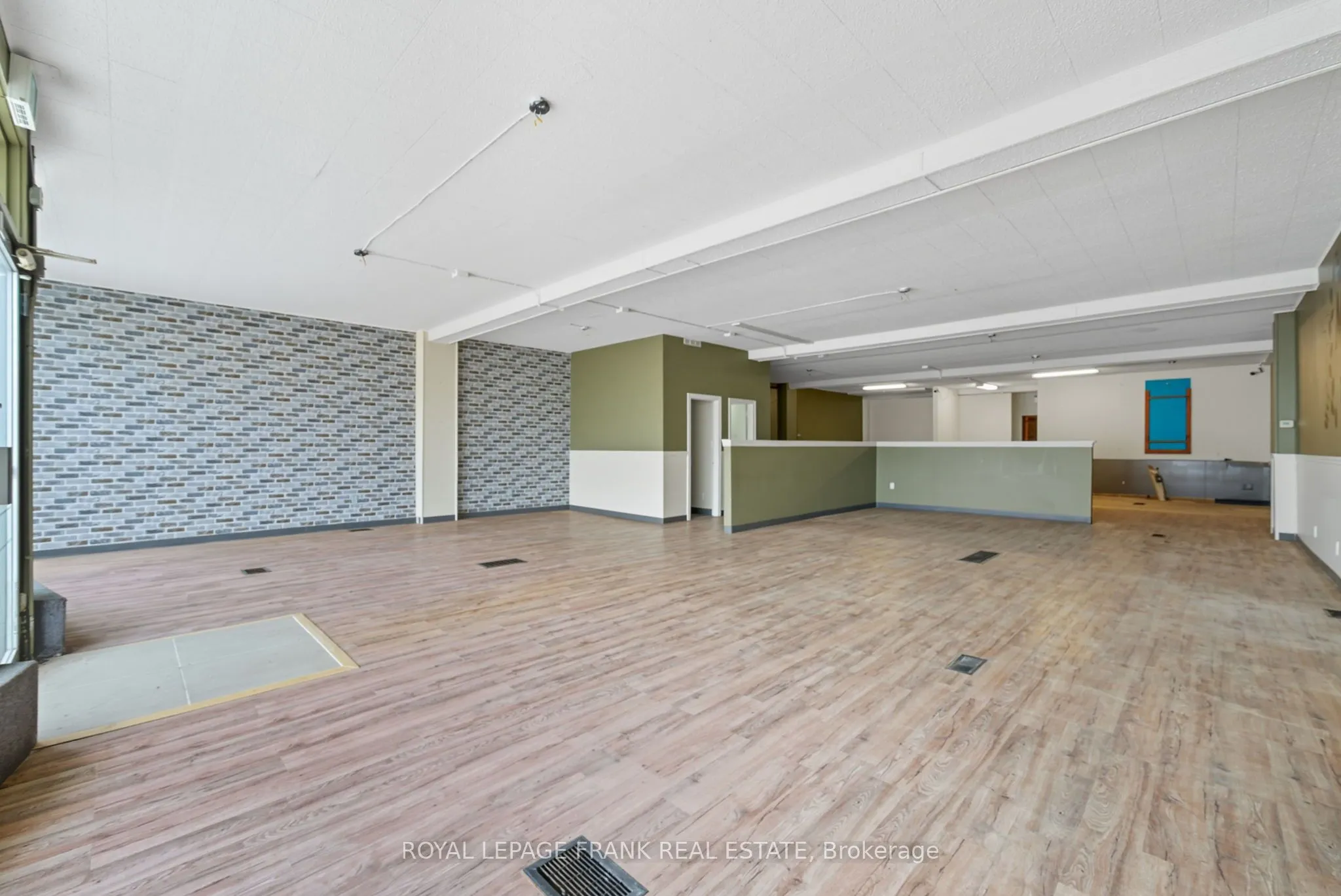 15-17 William Street S