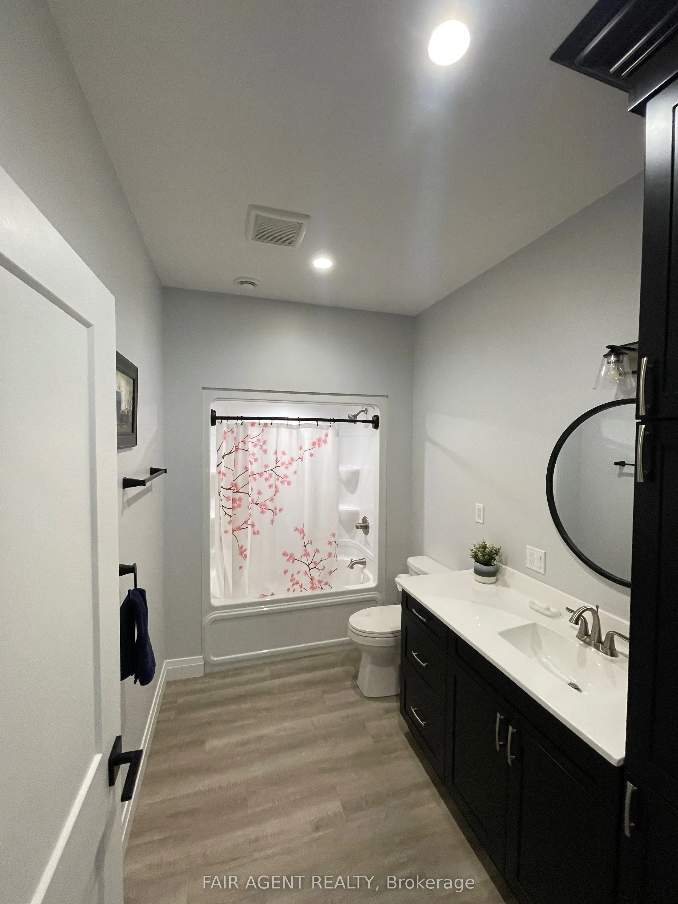 255 Albert Street, #2